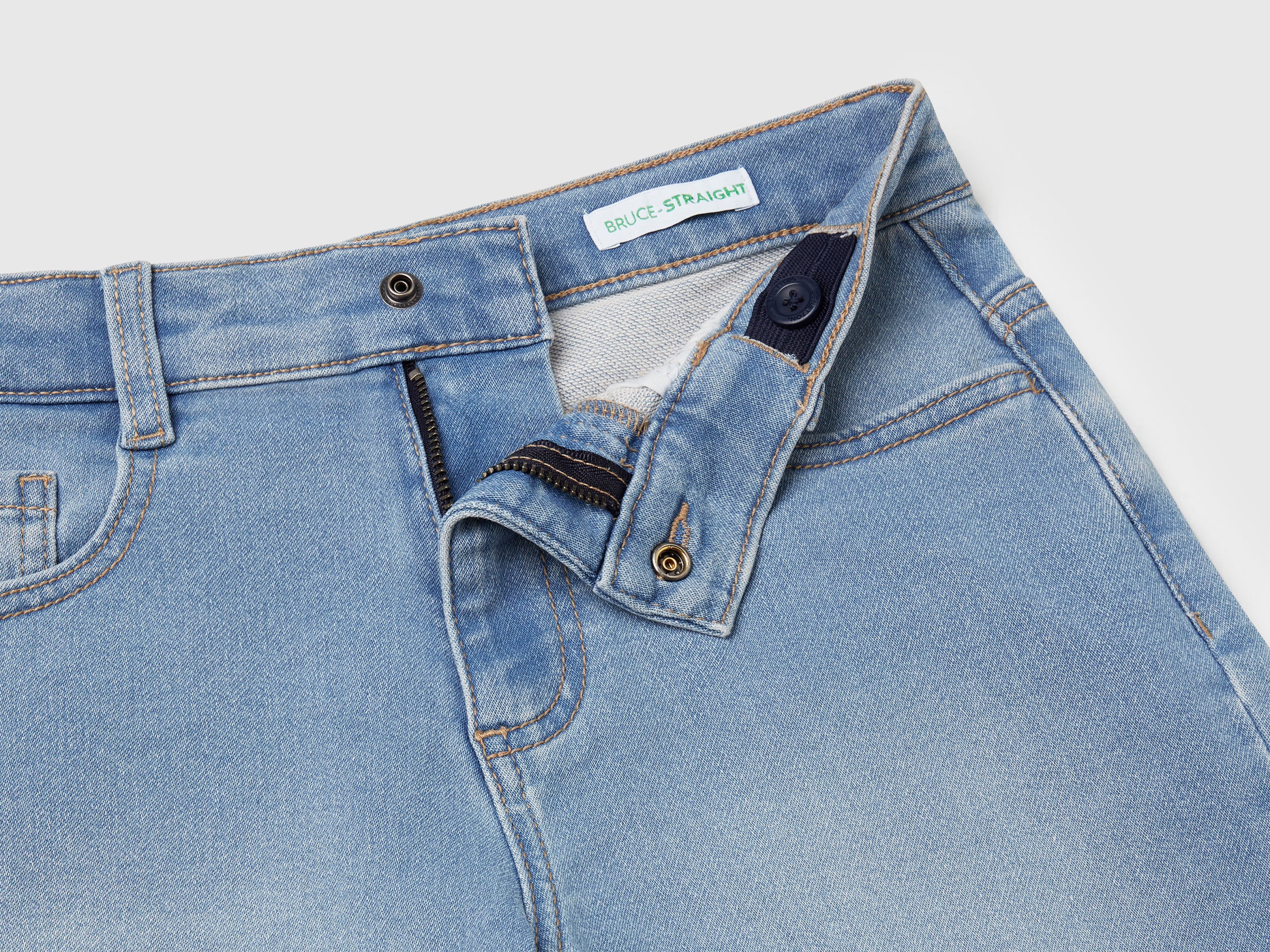 Bermudas straight em denim elástico - ucb_image_DS1