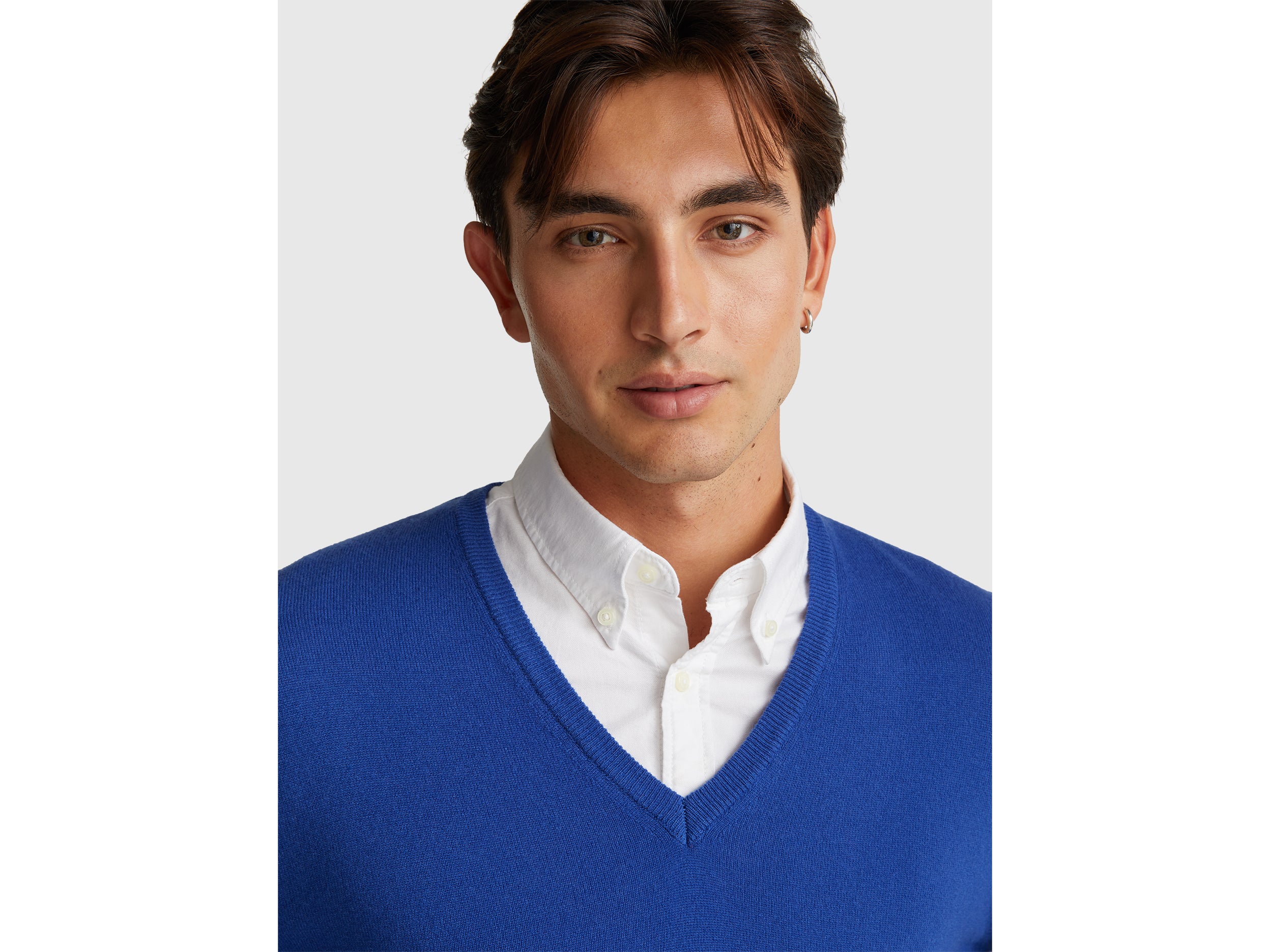 Camisola decote em V azul bluette em pura lã Merino - ucb_image_FY