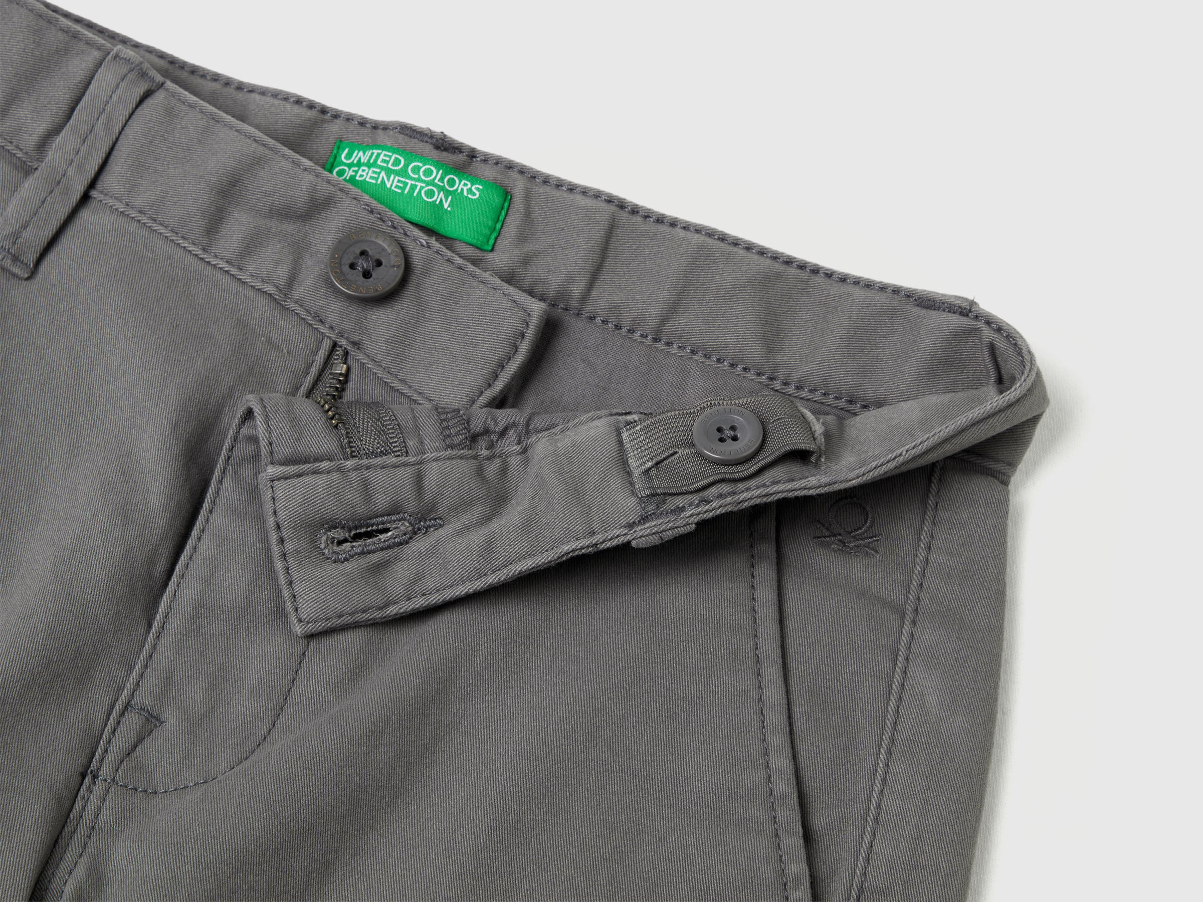 Chinos slim fit em algodão stretch - ucb_image_DS1