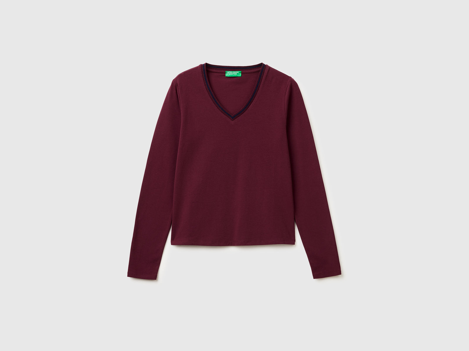T-shirt ajustada com decote em V - ucb_image_FS