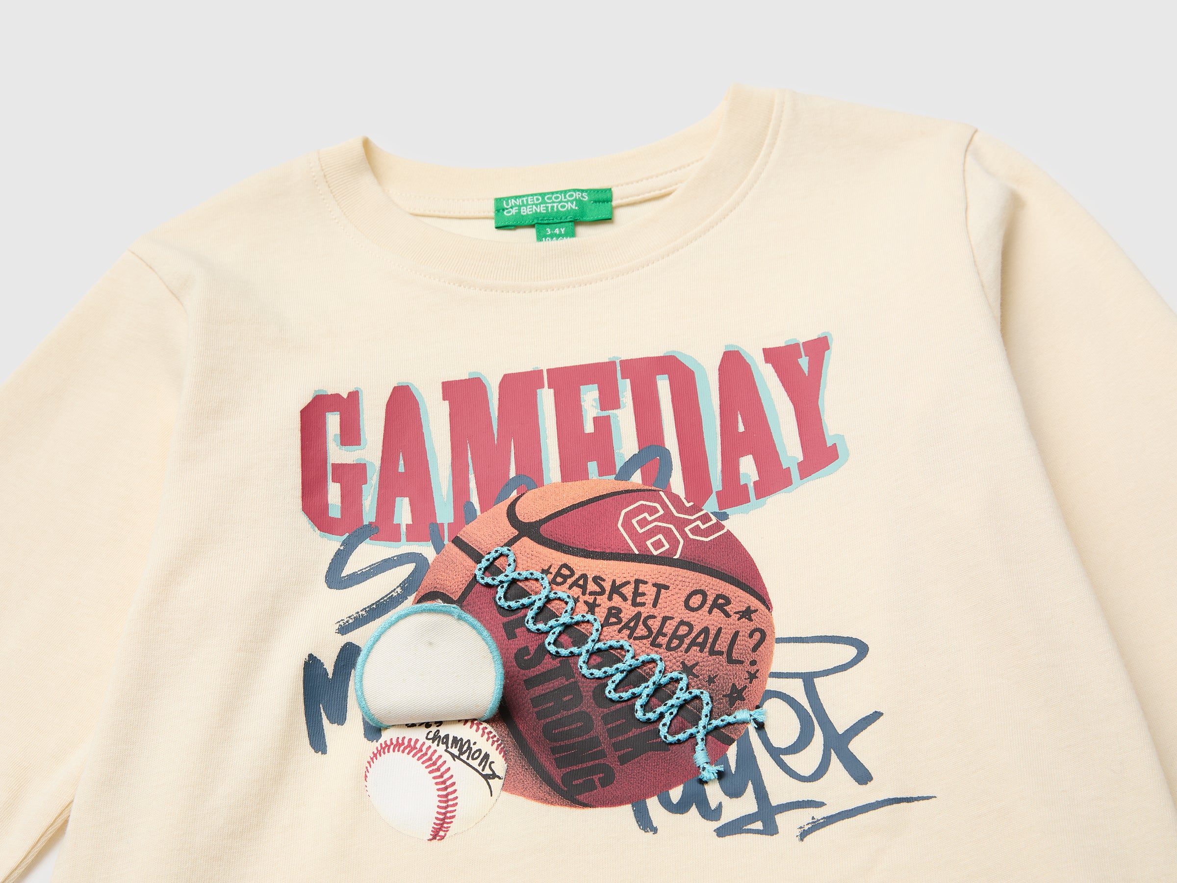 T-shirt com estampa e bordado - ucb_image_DS1
