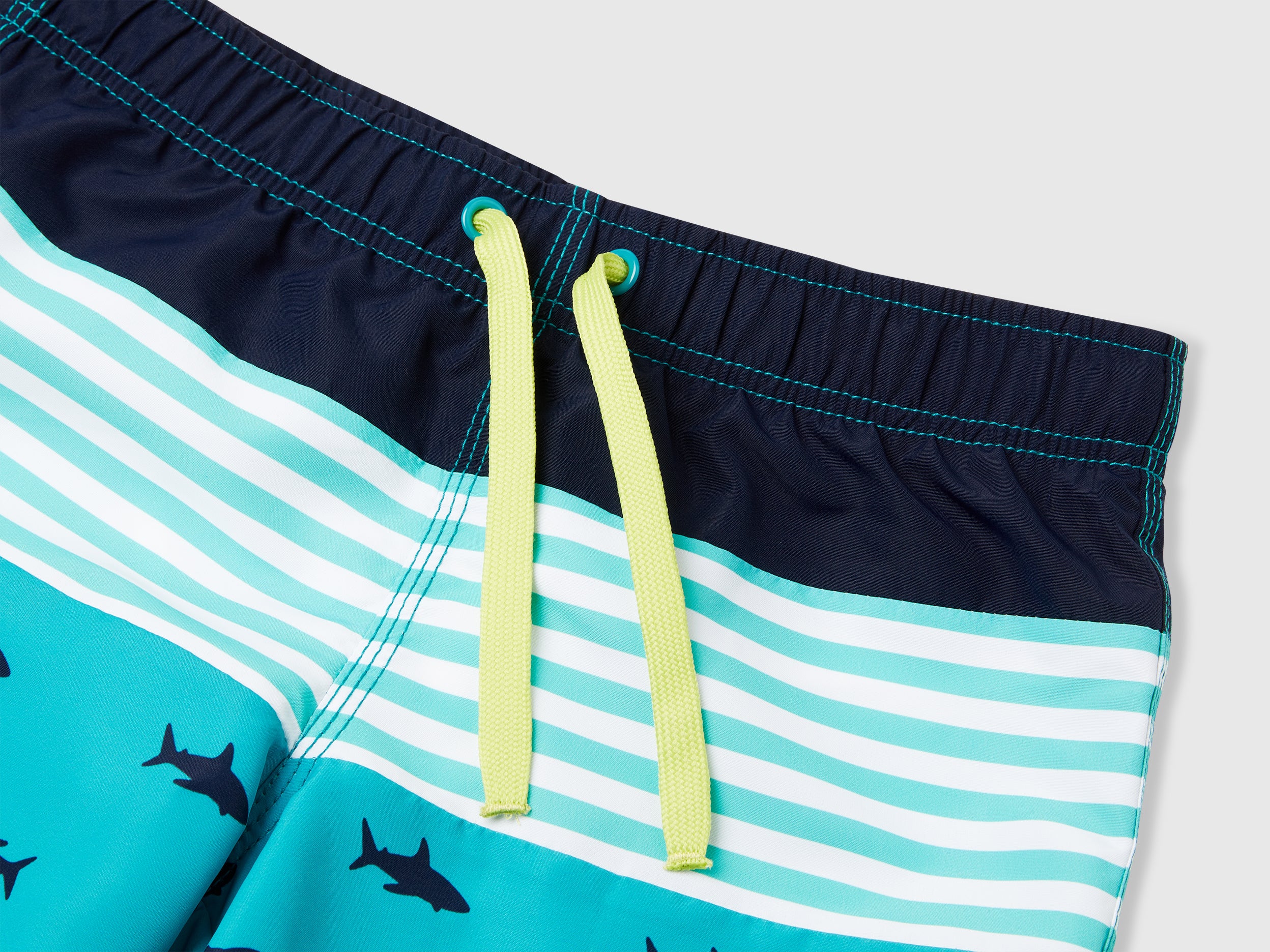 Boxers de banho com riscas e tubarões - ucb_image_DS1