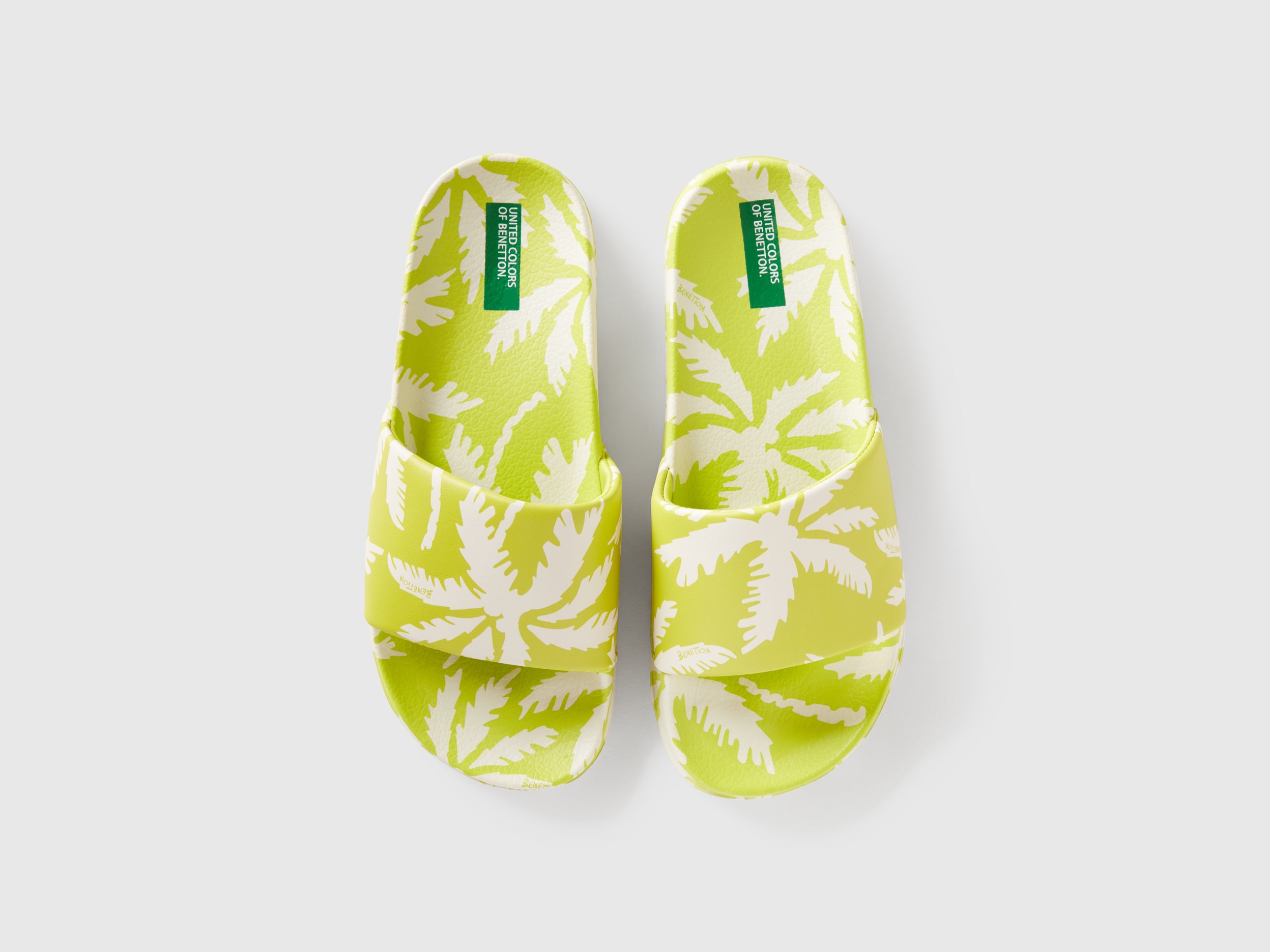 Chinelos com estampado tropical - ucb_image_BS