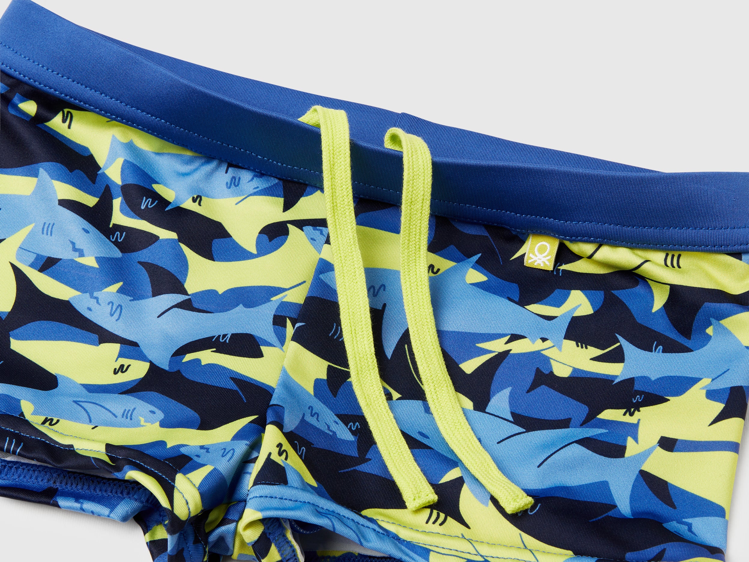 Boxers de banho com estampa de tubarões - ucb_image_DS1