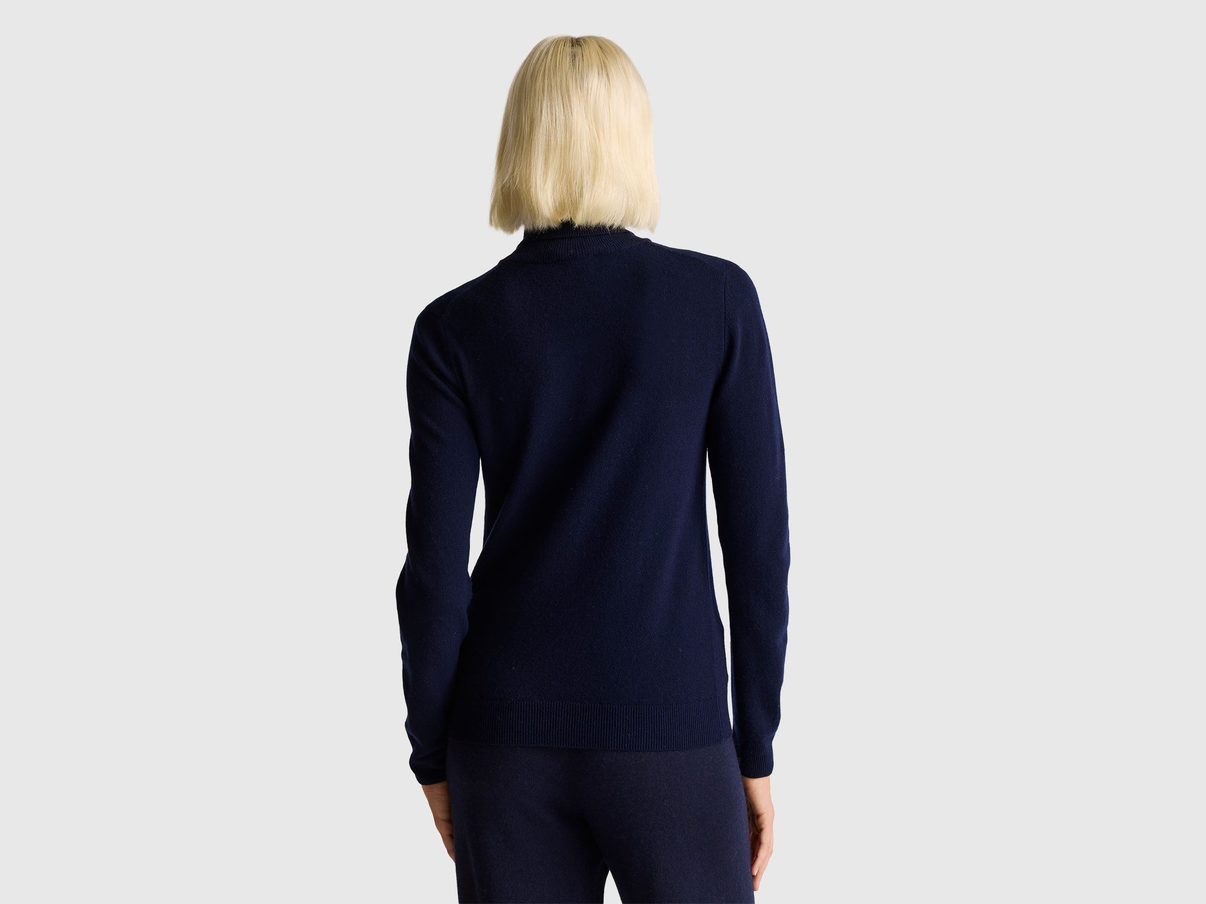 Camisola de gola alta azul-escuro em pura lã Merino - ucb_image_B