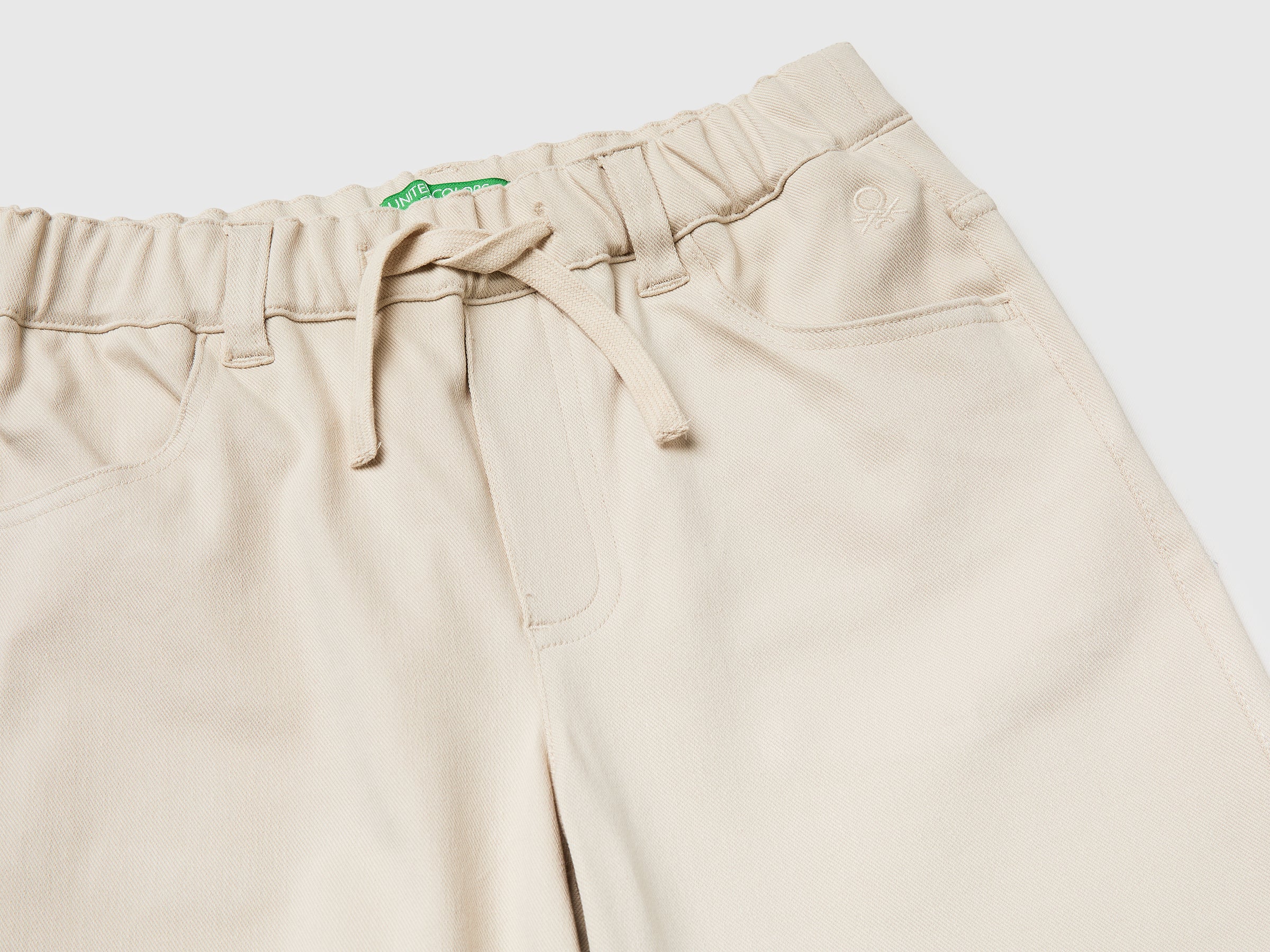 Bermuda shorts with drawstring - ucb_image_DS1