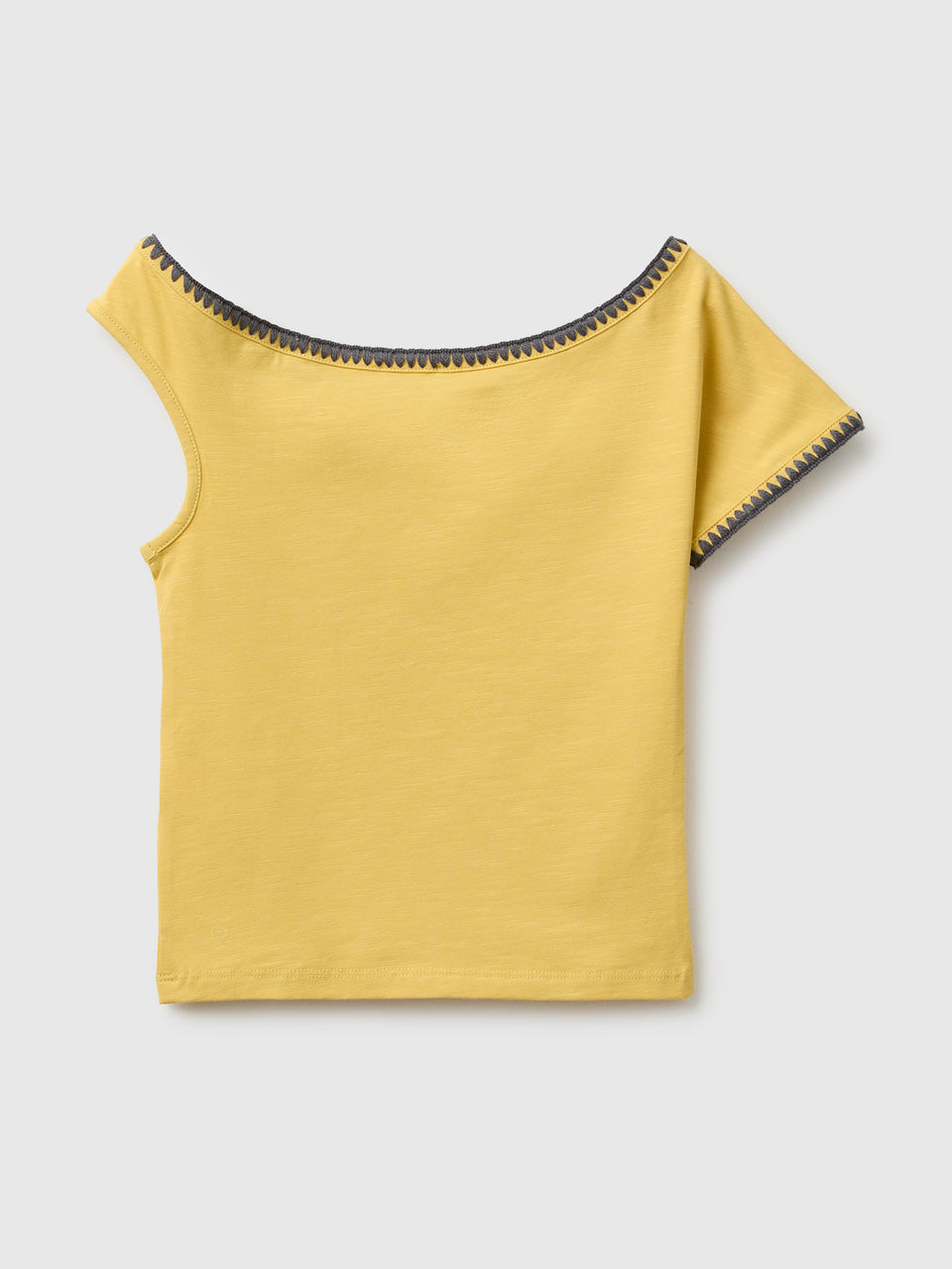 Asymmetrical top - ucb_image_BS