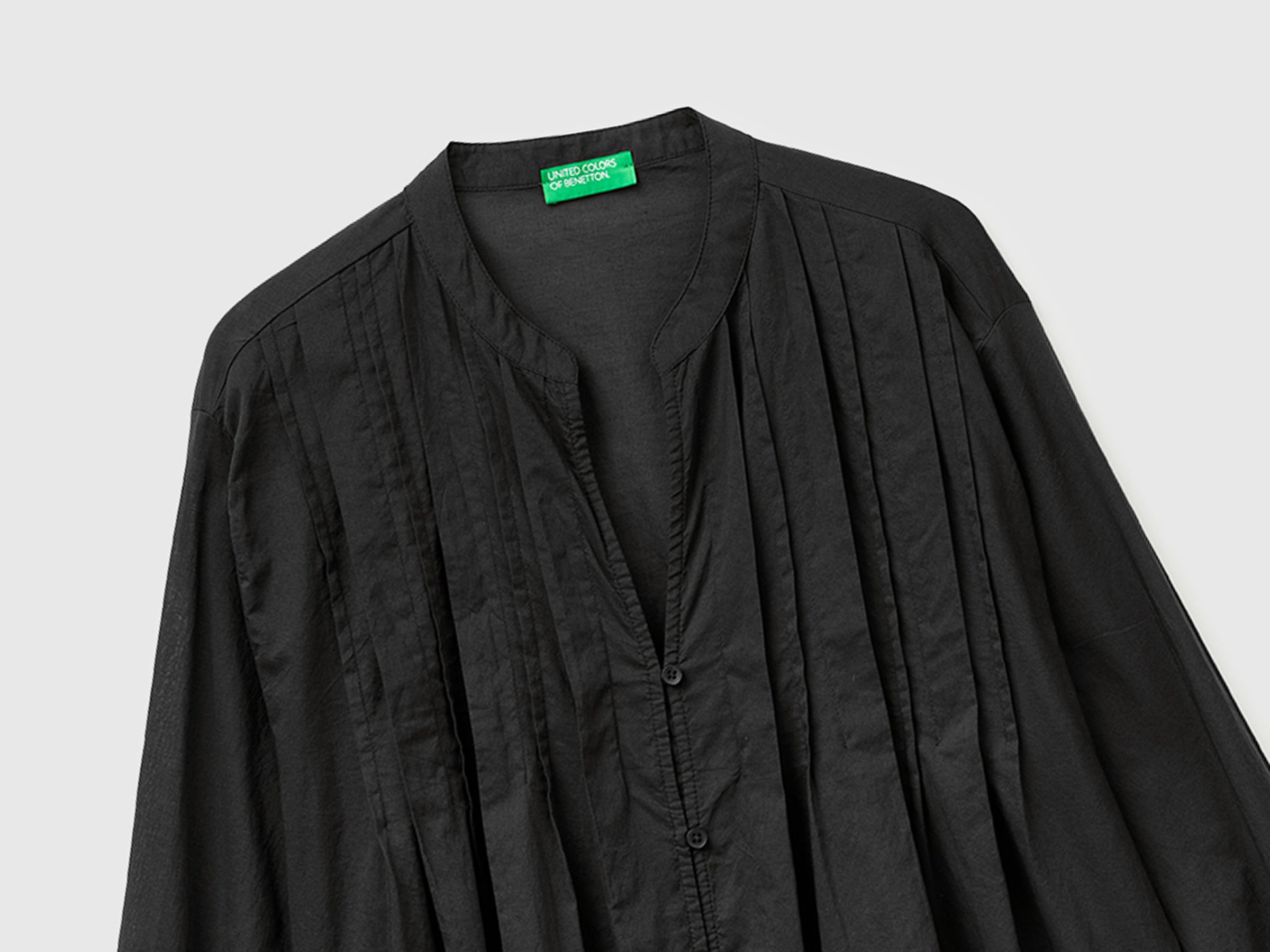 Lightweight blouse with pleats - ucb_image_DS1