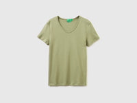 Slim fit t-shirt with V-neck - ucb_image_FS