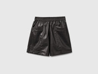 Bermudas em tecido efeito pele - ucb_image_FS