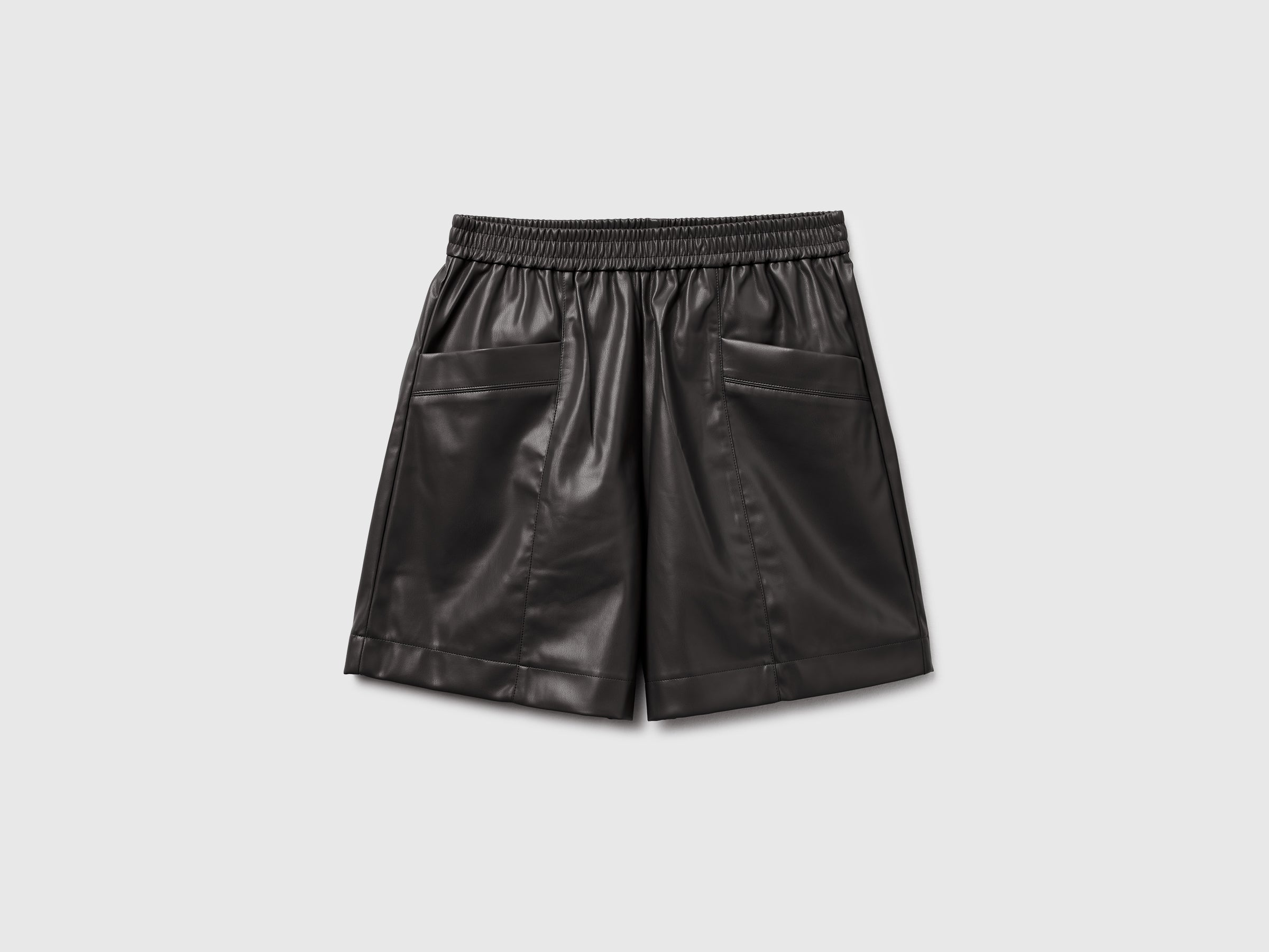 Bermudas em tecido efeito pele - ucb_image_FS