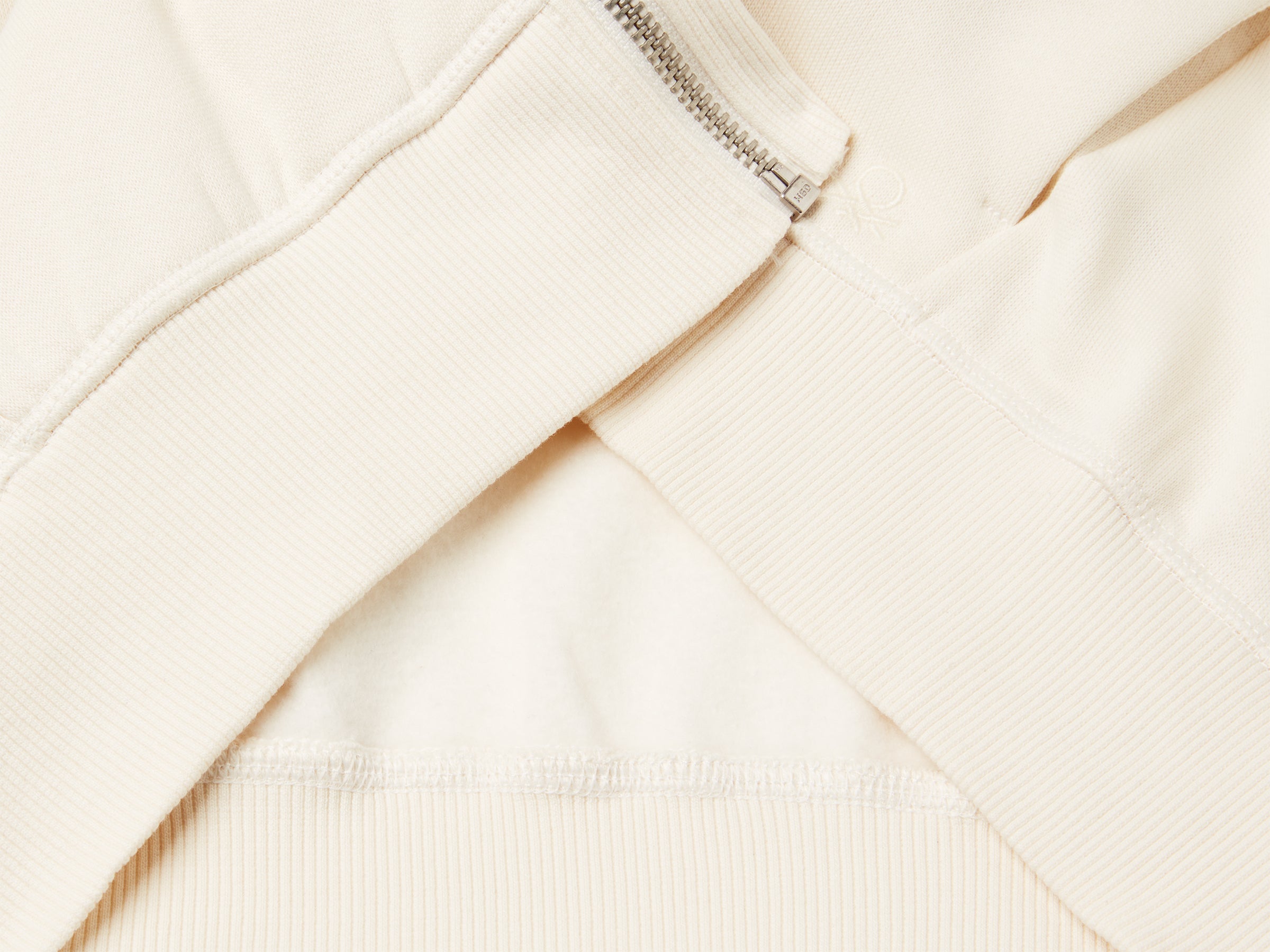 Casaco com fecho de correr e strass - ucb_image_DS1