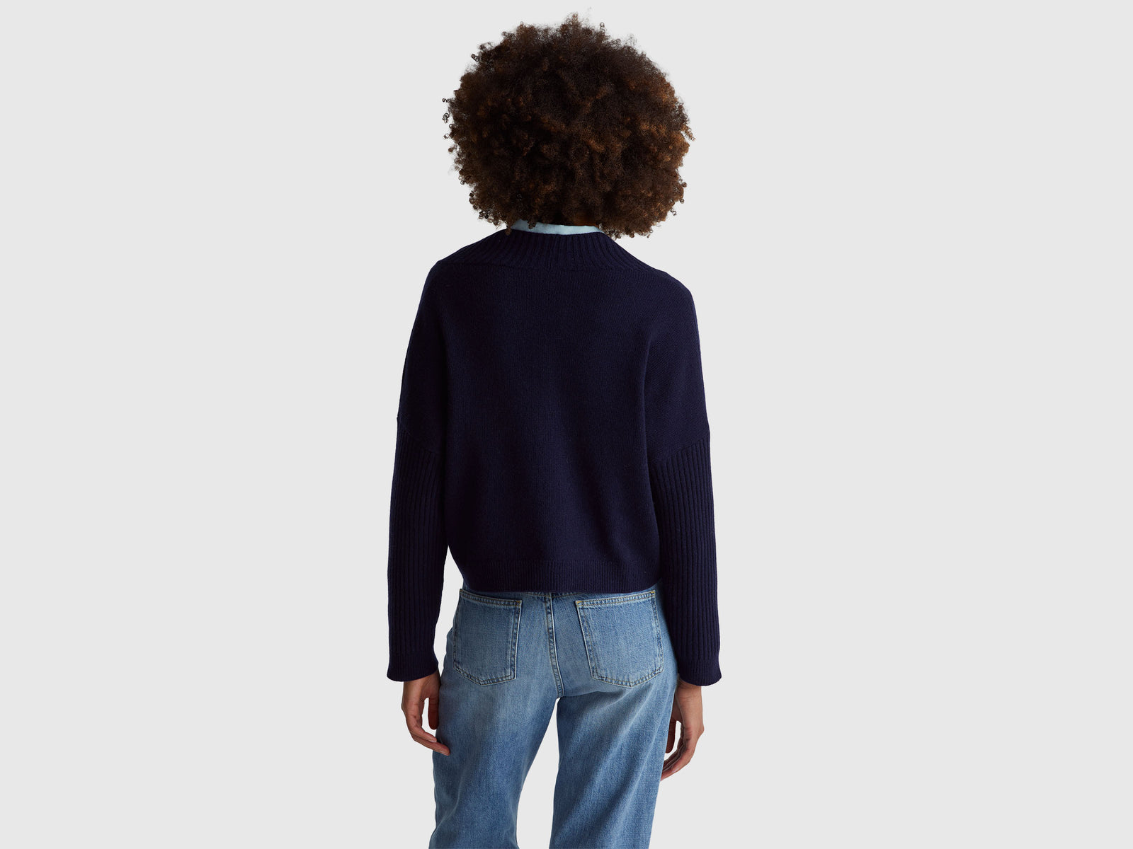 Camisola boxy fit com decote em V - ucb_image_B