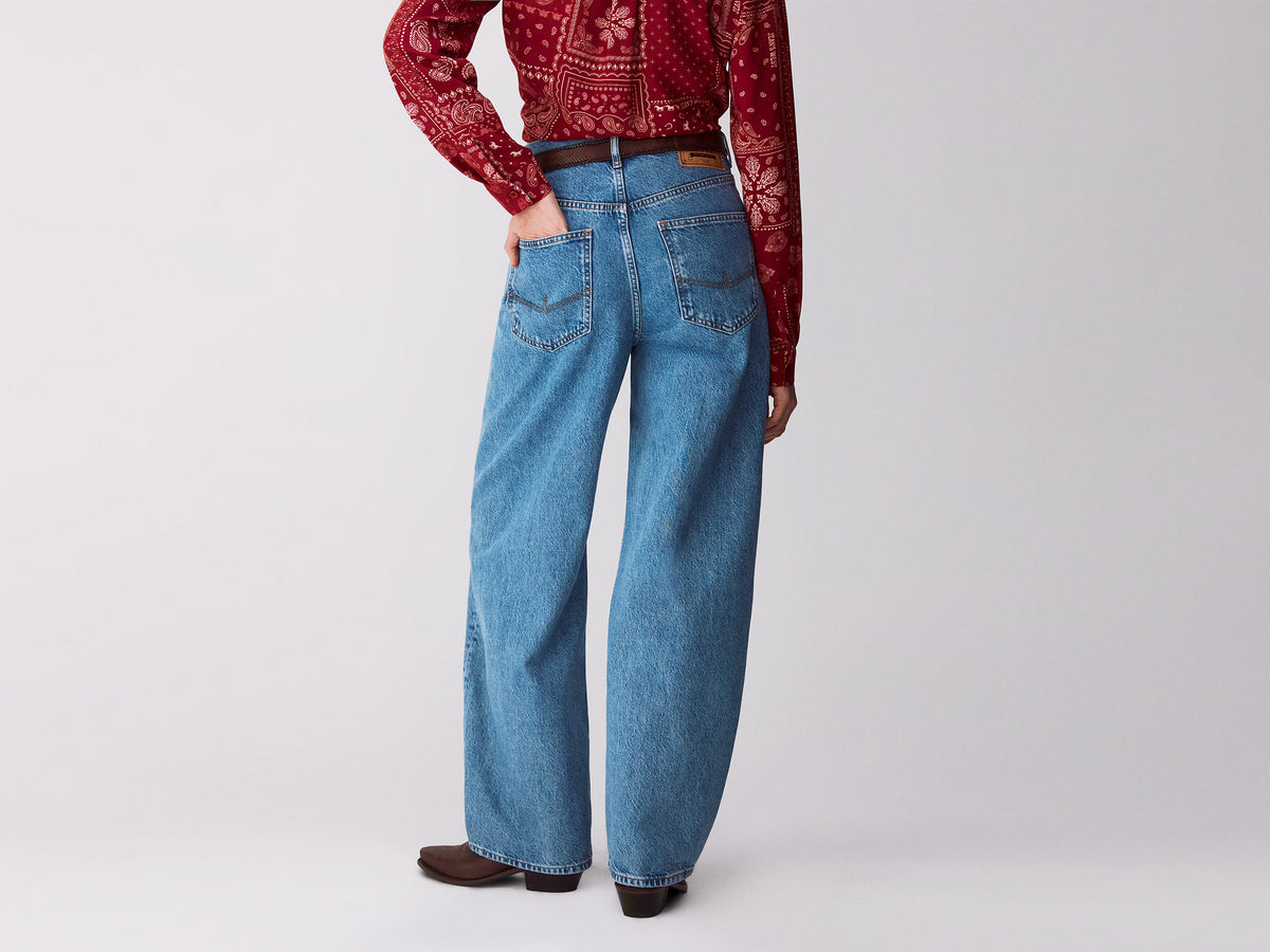 Wide-fit light wash jeans