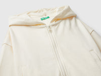 Casaco com fecho de correr e capuz - ucb_image_FY