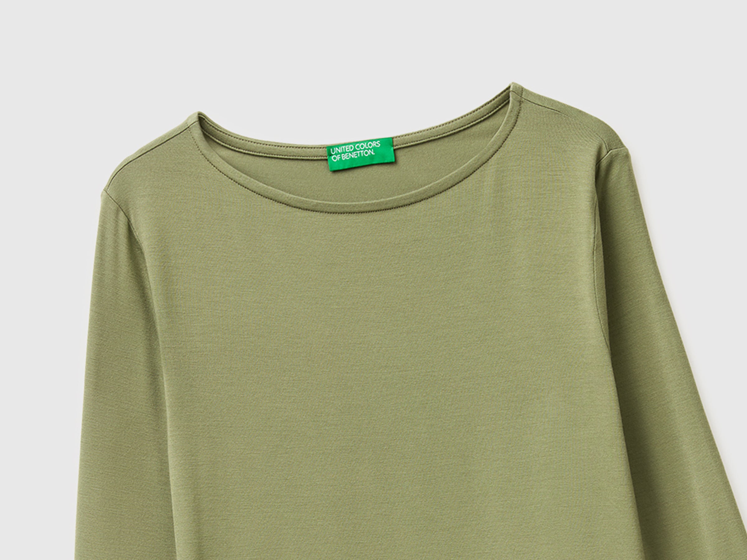 Boat-neck T-shirt - ucb_image_DS1