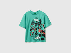 Camiseta con estampado de grafiti