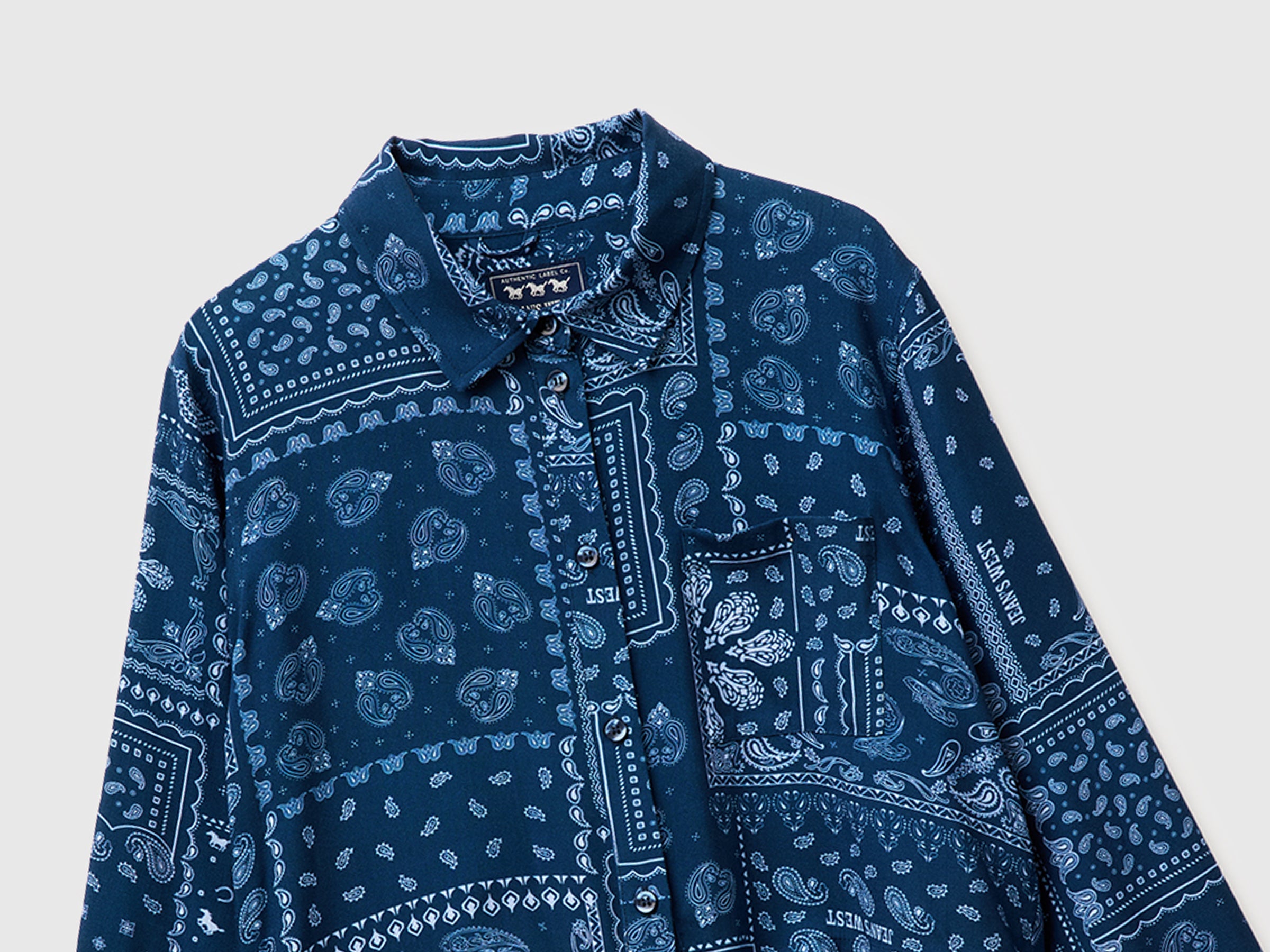 Bandana print shirt with knot