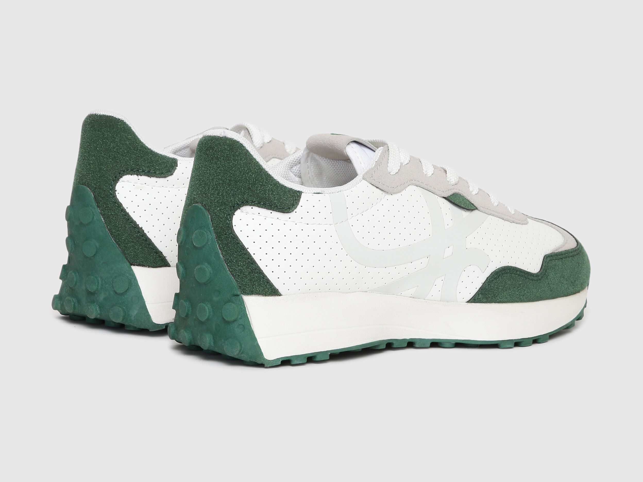 Benetton sneakers white hotsell