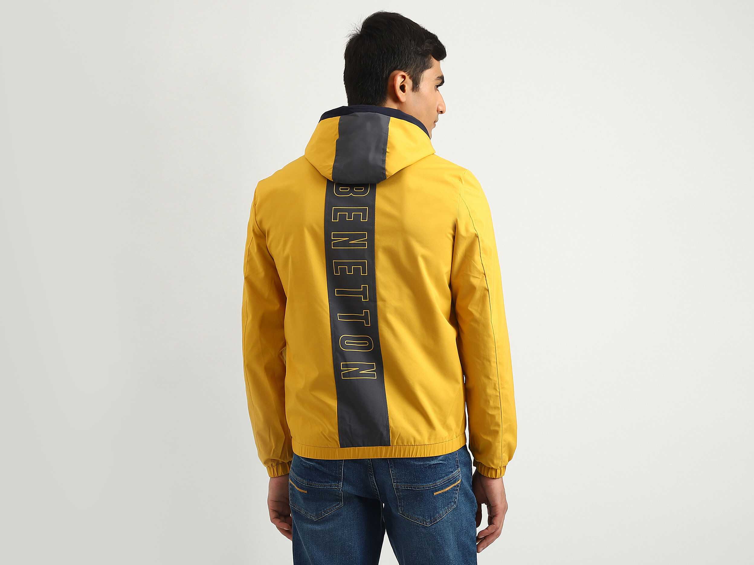 Men Solid Hooded Jacket Mustard Benetton