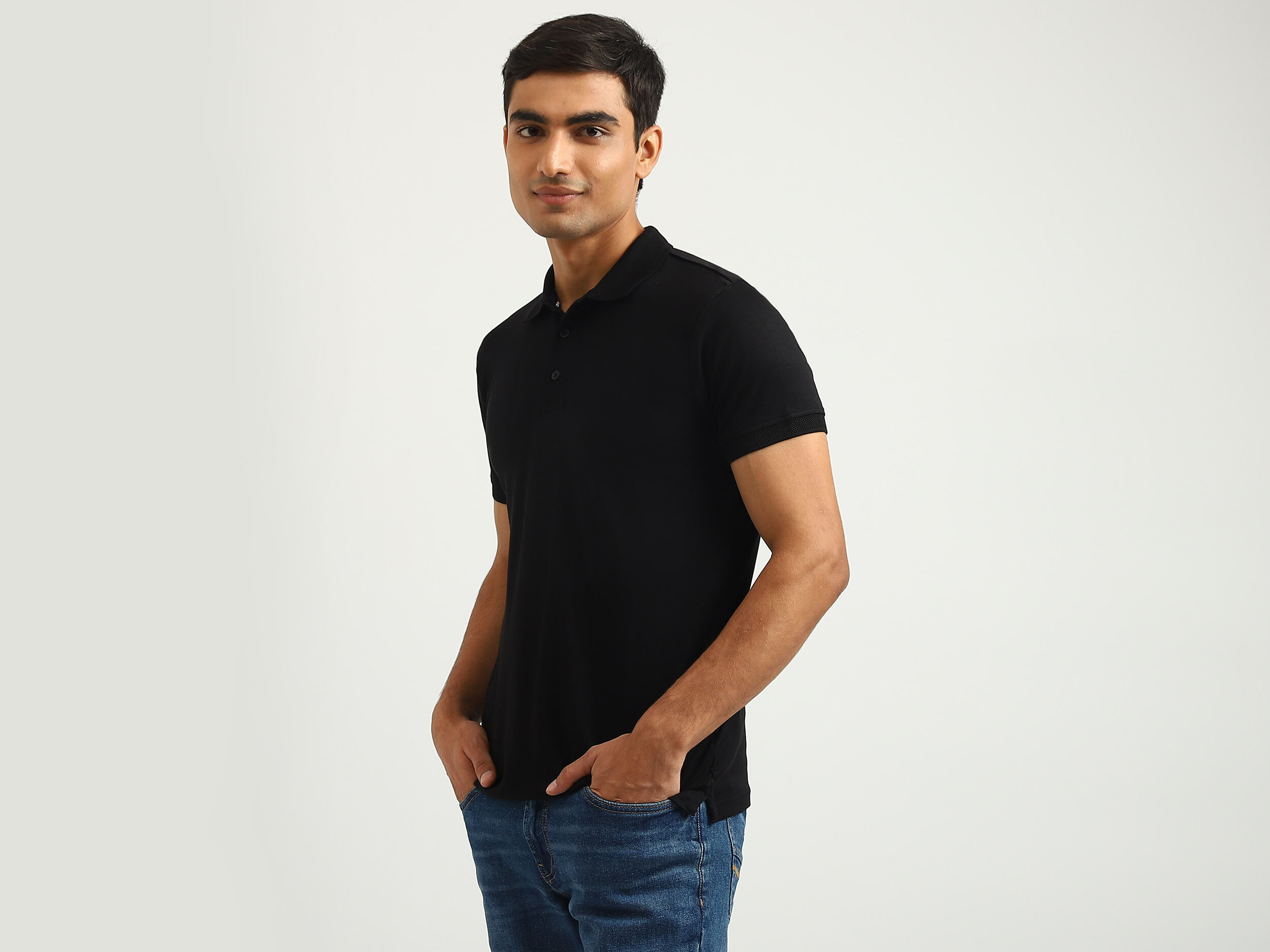 Men Solid Polo Collar T shirt Black Benetton