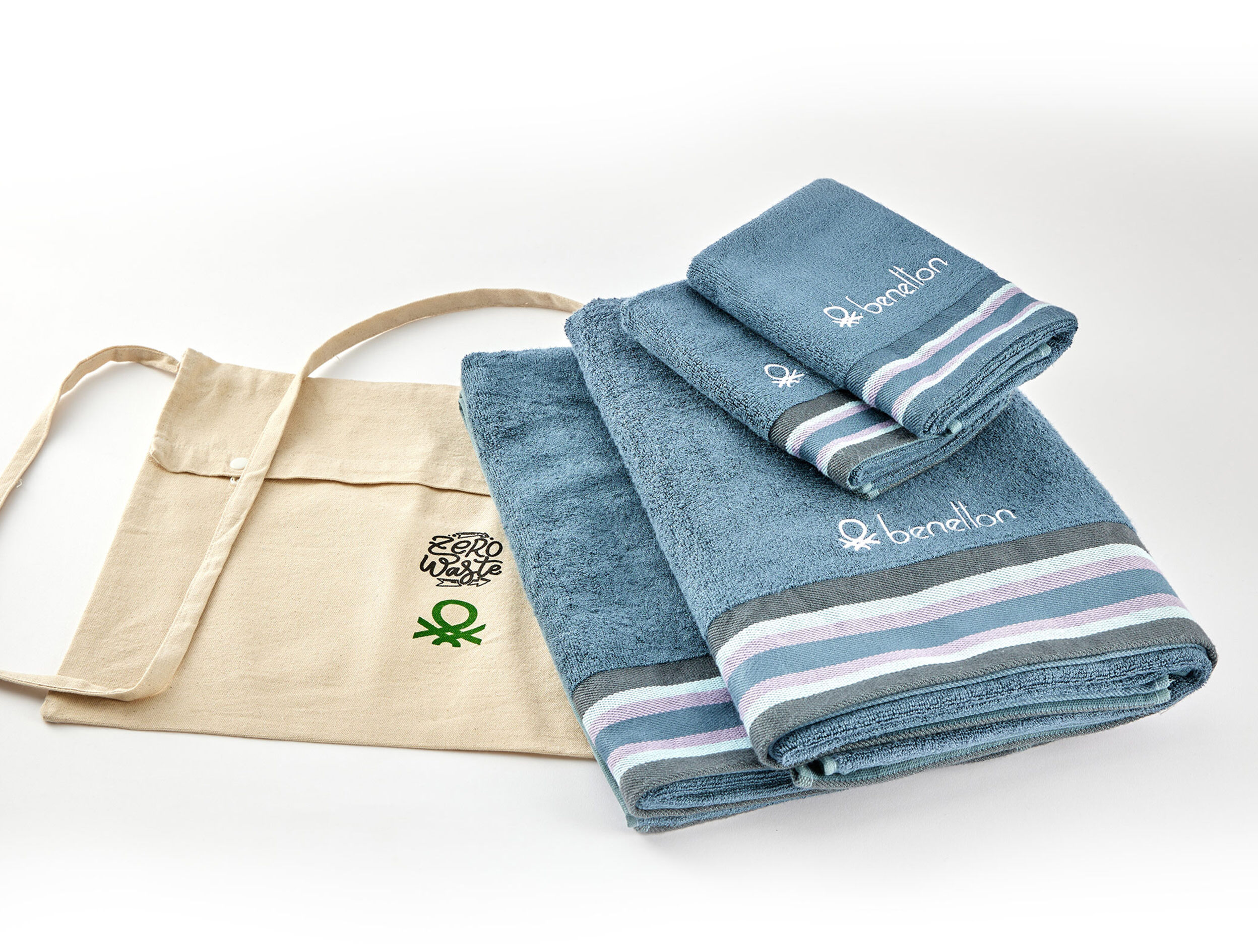 Benetton 23AI 23ATOWEL9142I 901 FS Full PDP h.jpg sw 960 sh 1280