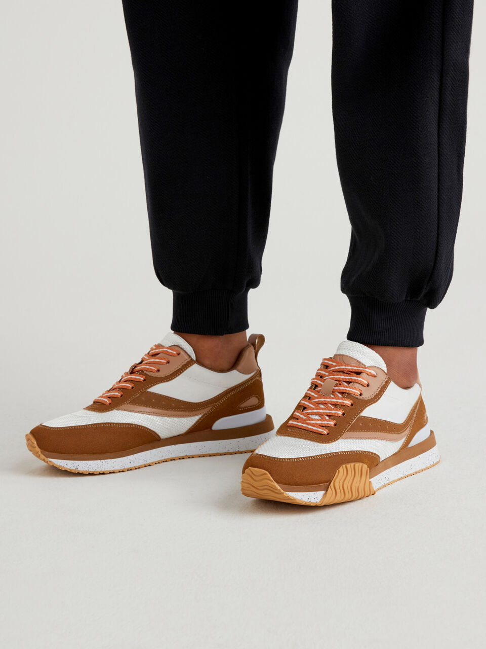 Sneaker image number 2