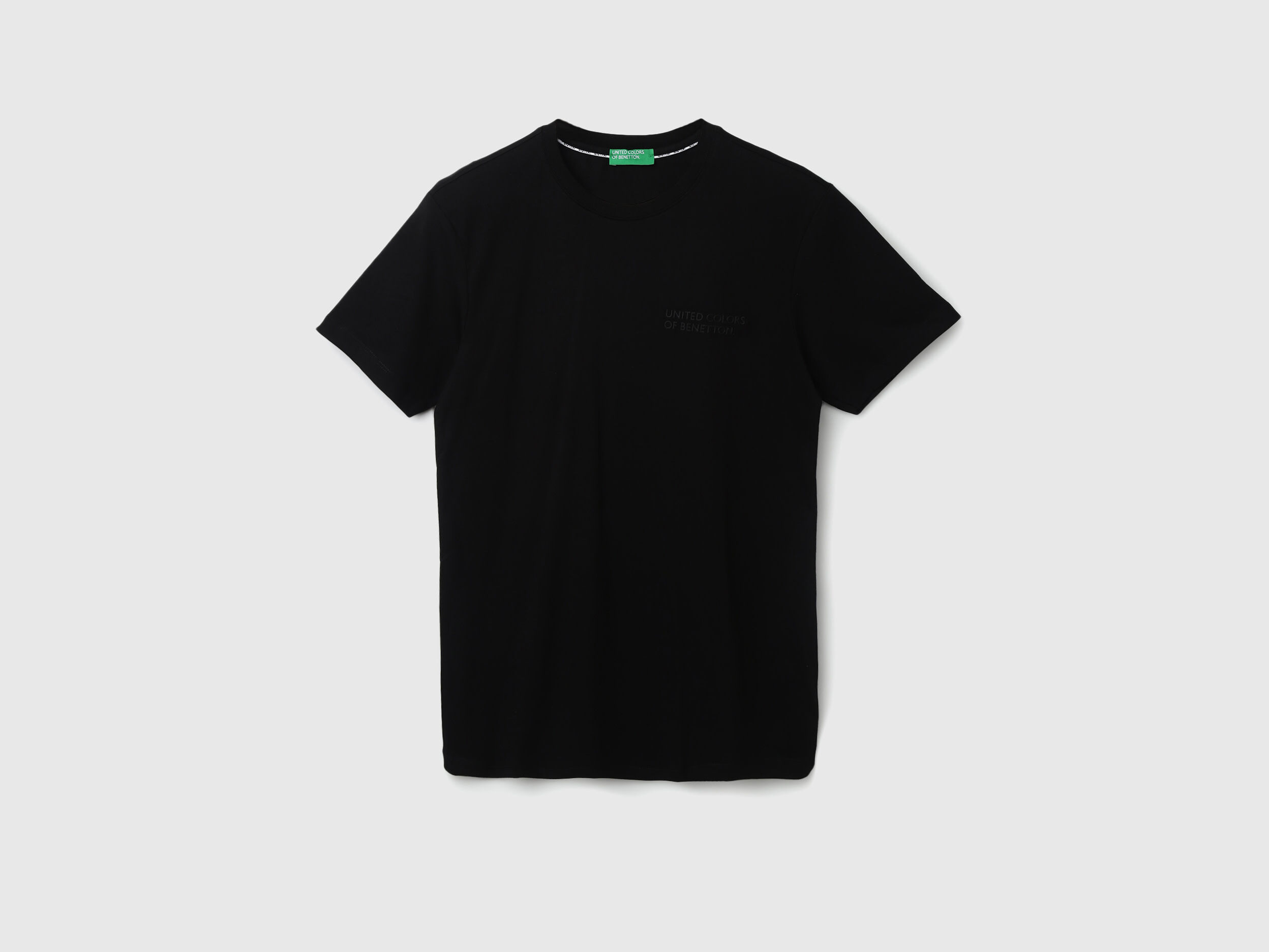 Men Solid Round Neck T-shirt - Black | Benetton