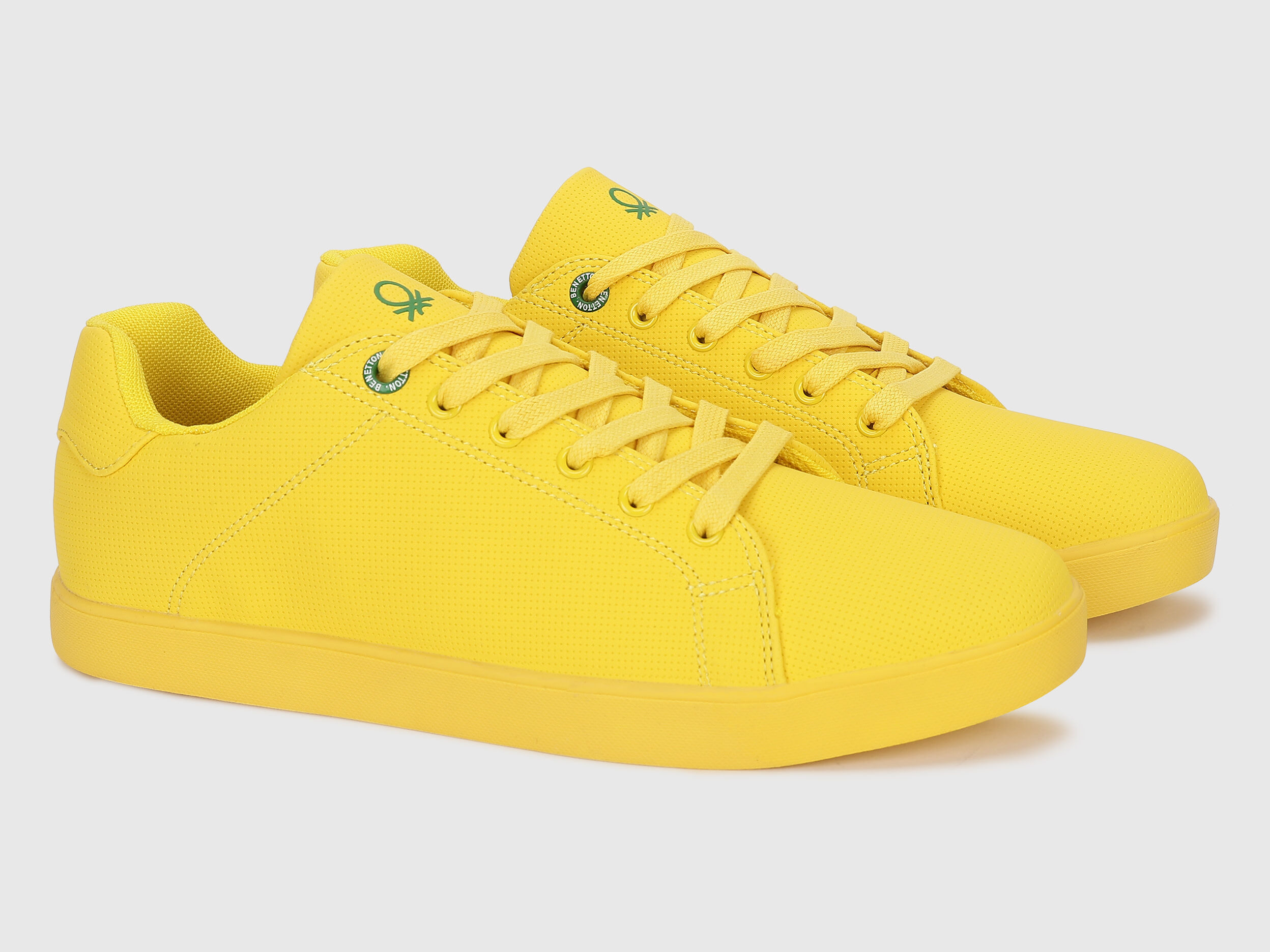 Benetton canvas shoes store