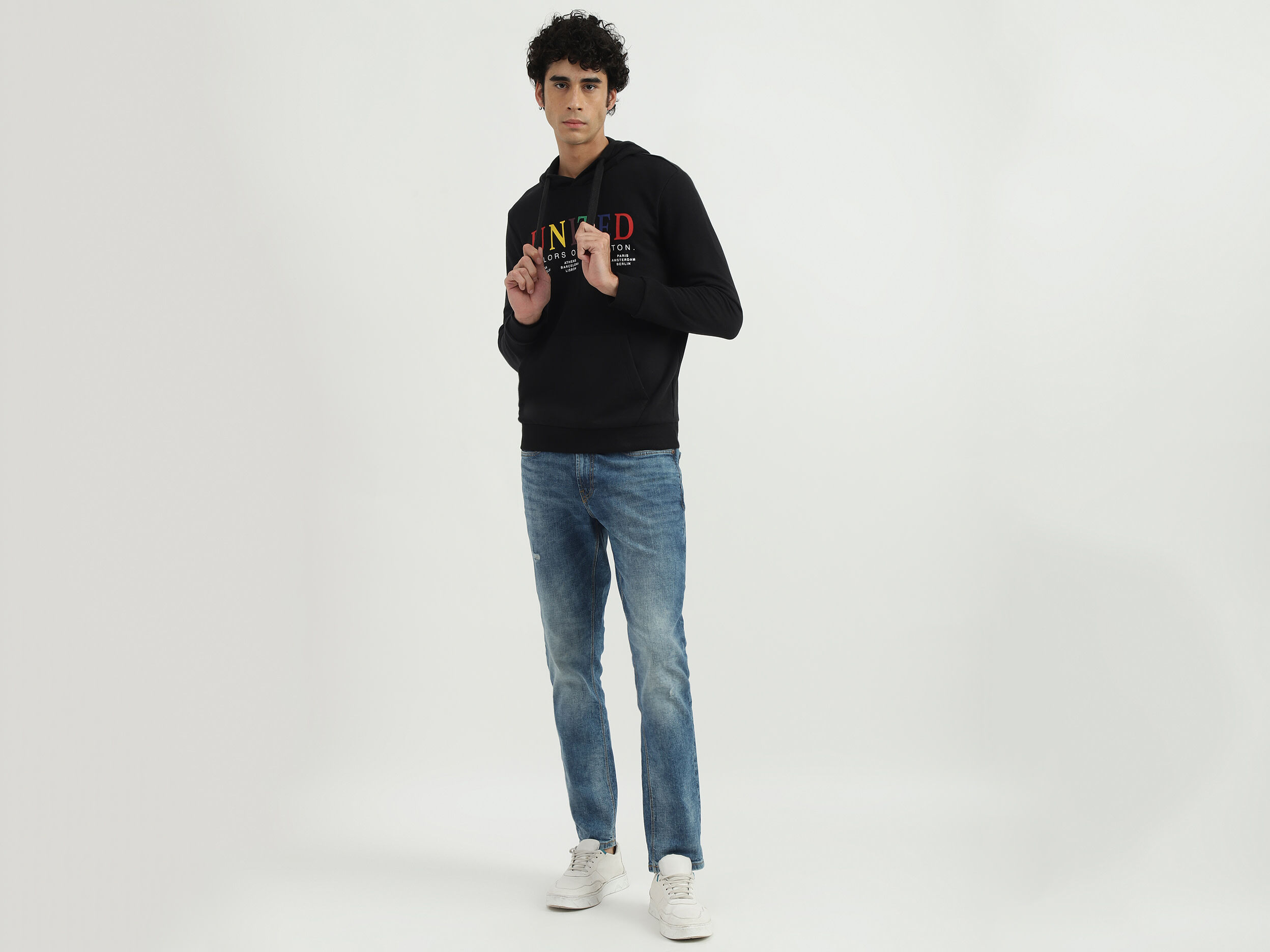 Men Printed Hooded Sweatshirt - Black | Benetton