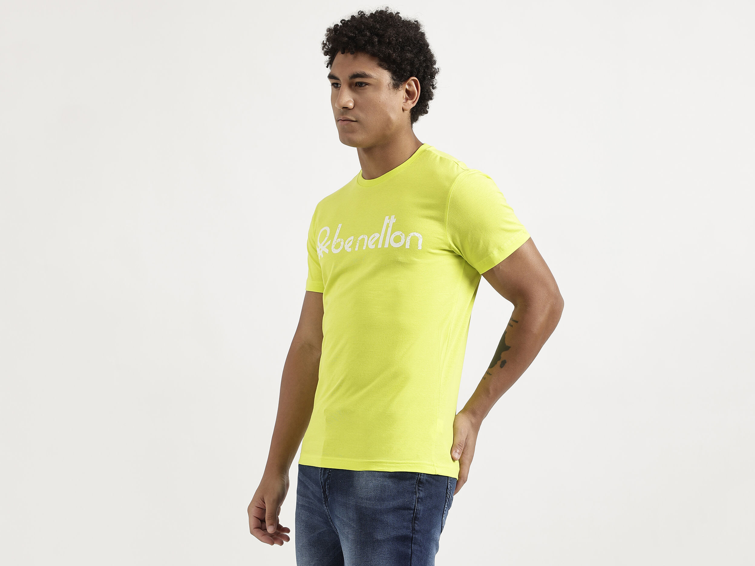 Tシャツ・カットソー PEUTEREY Men T-shirt Yellow PEU429999012130 555 Mens Logo T Shirt - Yellow | Benetton