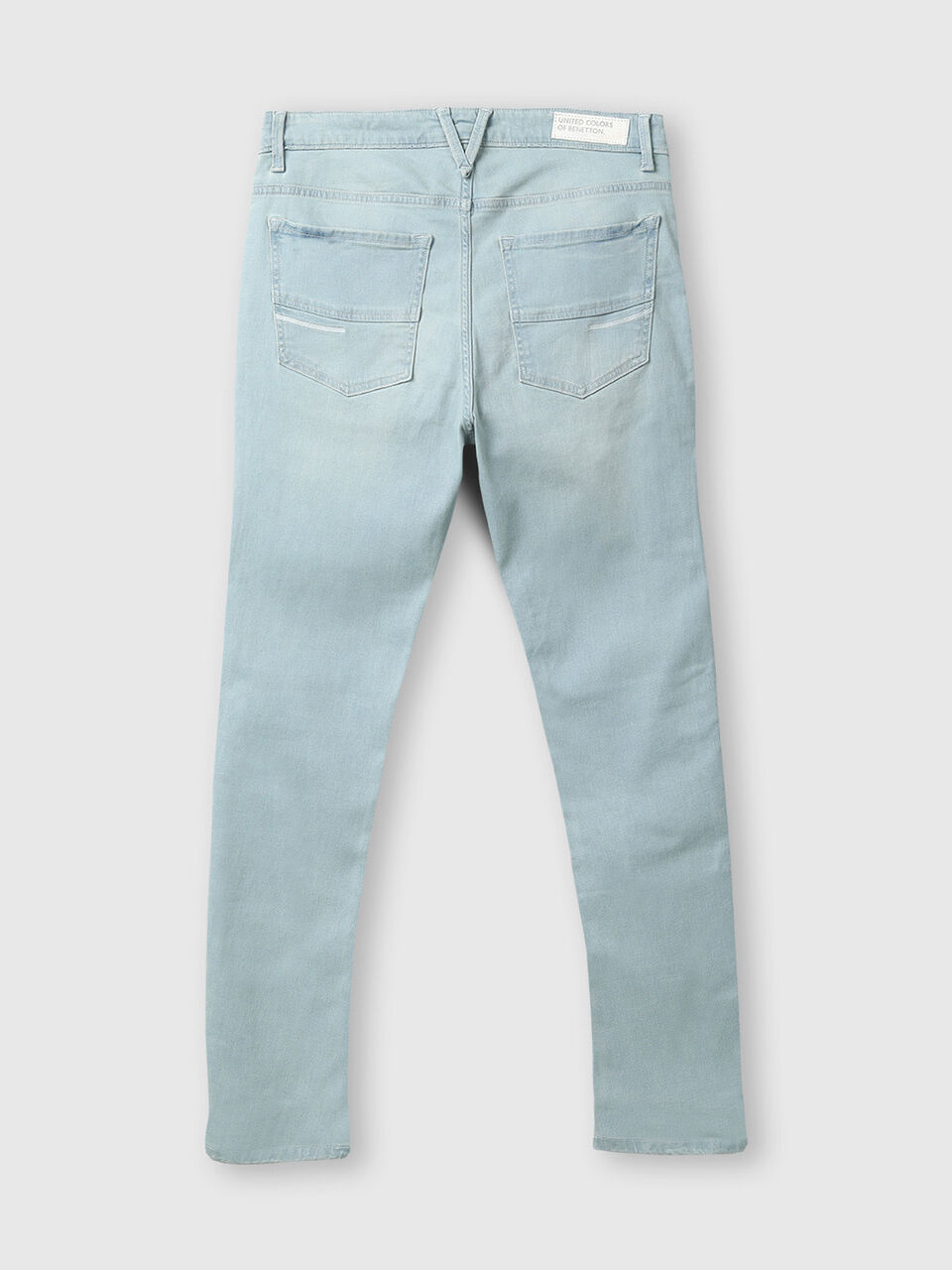 Carrot Fit Ice Shade Worn Jeans image number 2