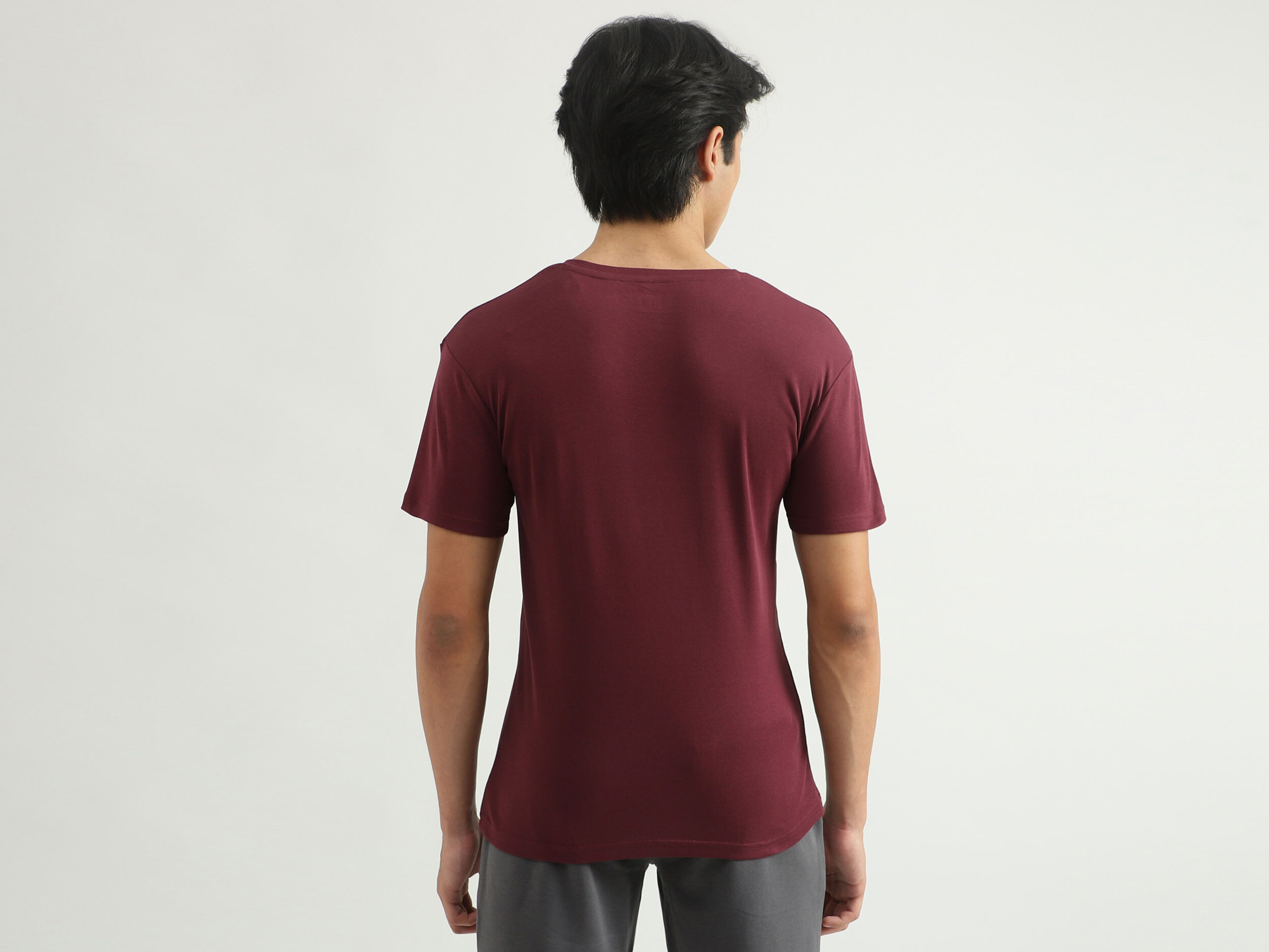 関税込【DIESEL】Cherubik V Neck T-shirt★Burgundy Men Solid V-Neck T-shirt - Burgundy | Benetton