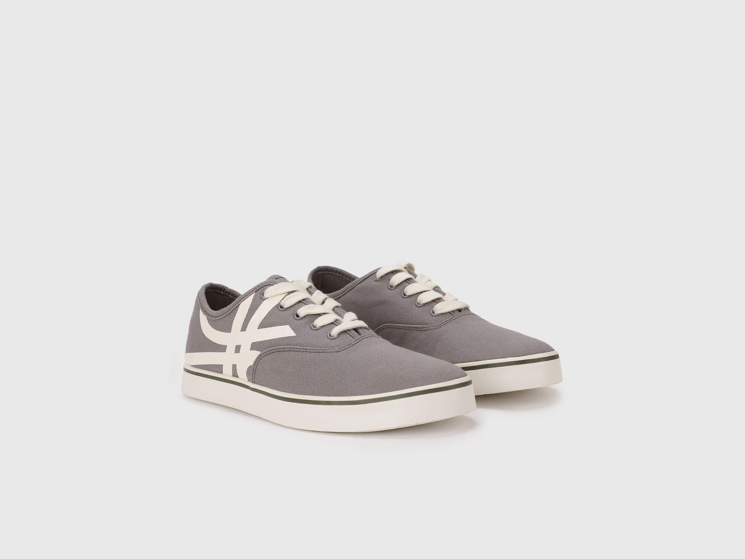 Benetton canvas shoes store