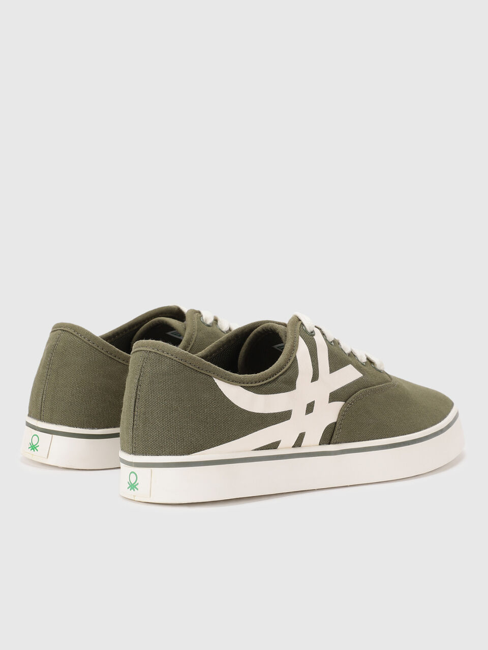 United Colors of Benetton Men Textured Sneakers image number 2