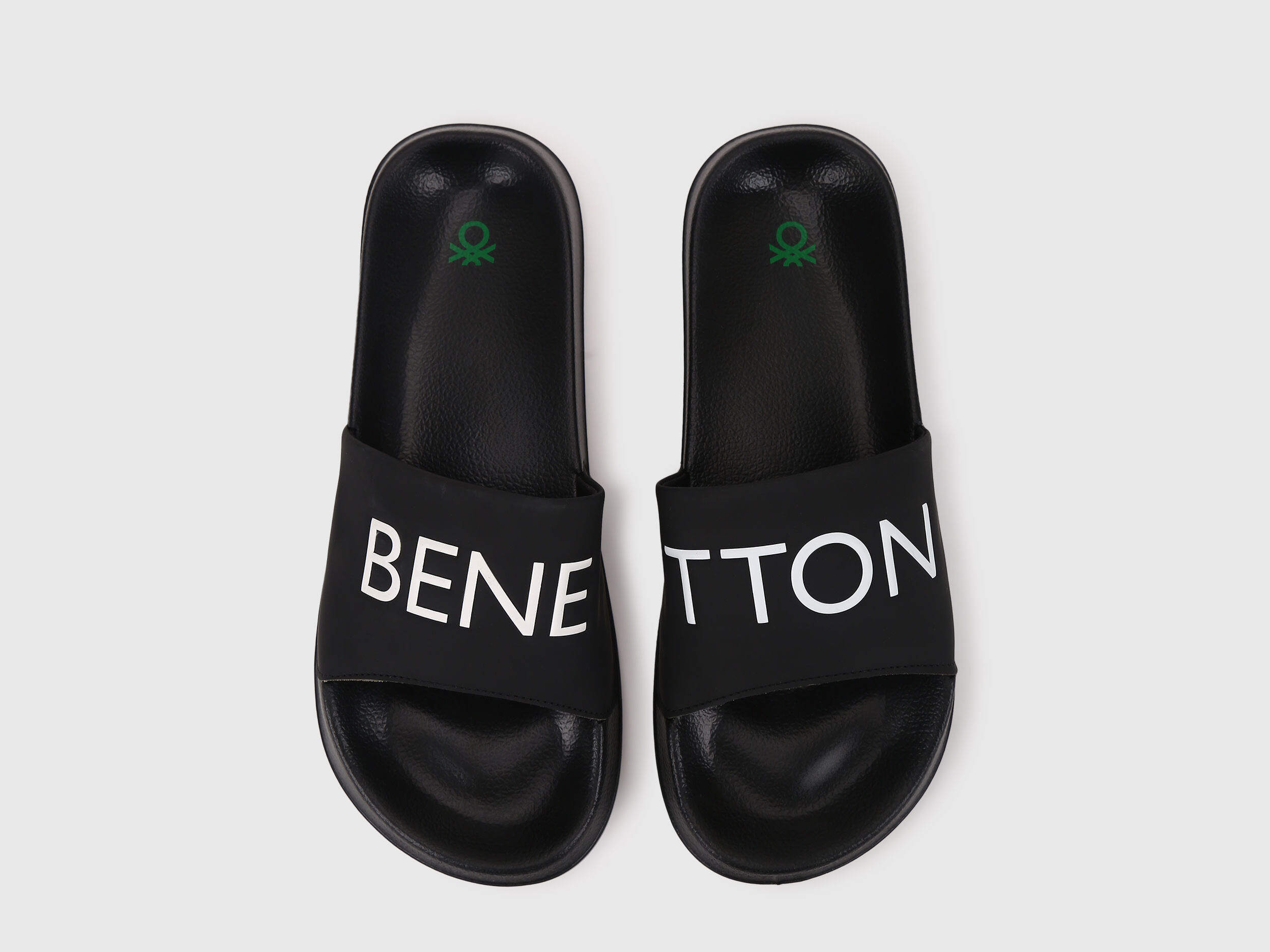 United colors top of benetton chappals