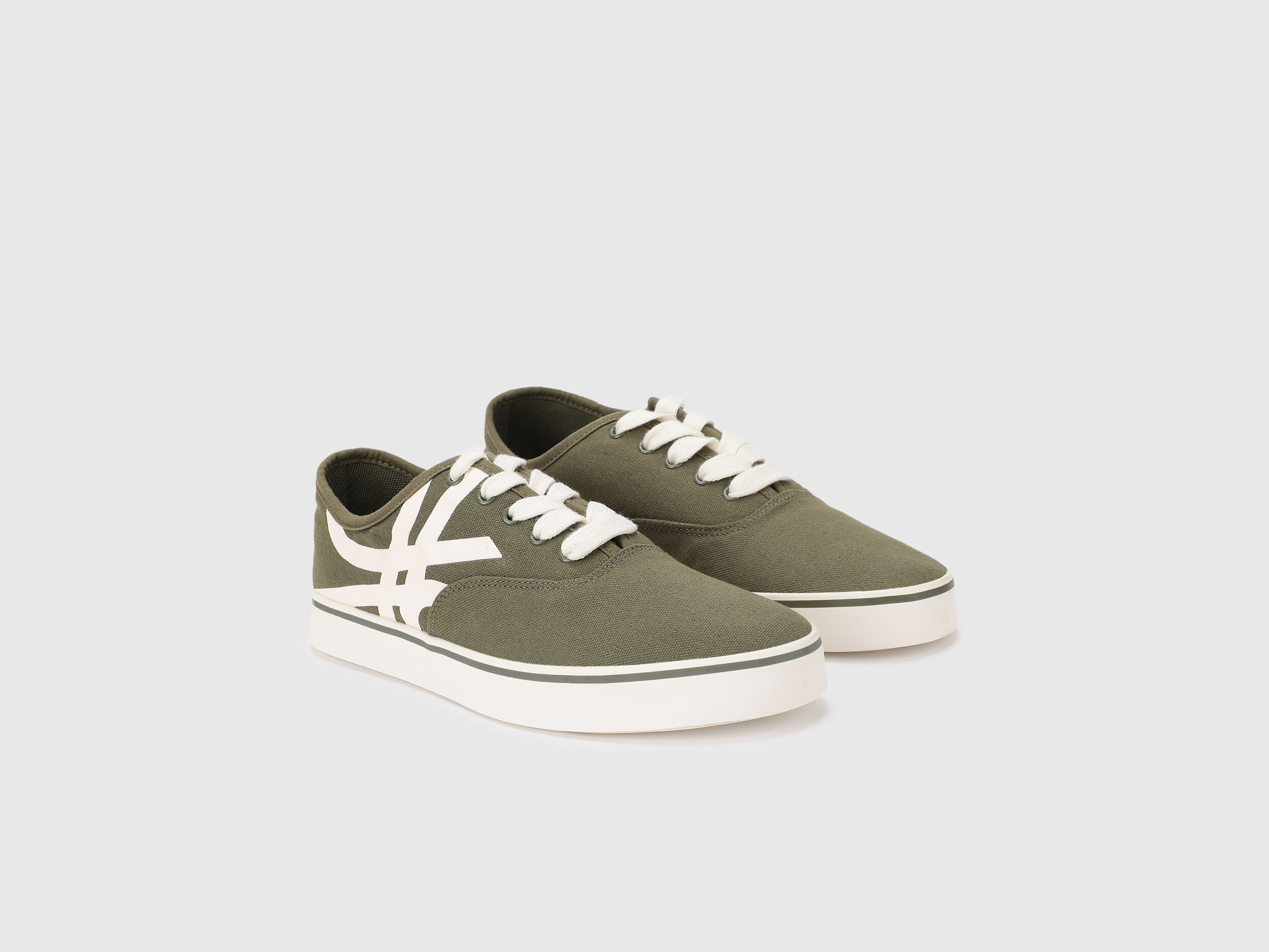 Men Textured Sneakers Gray Benetton