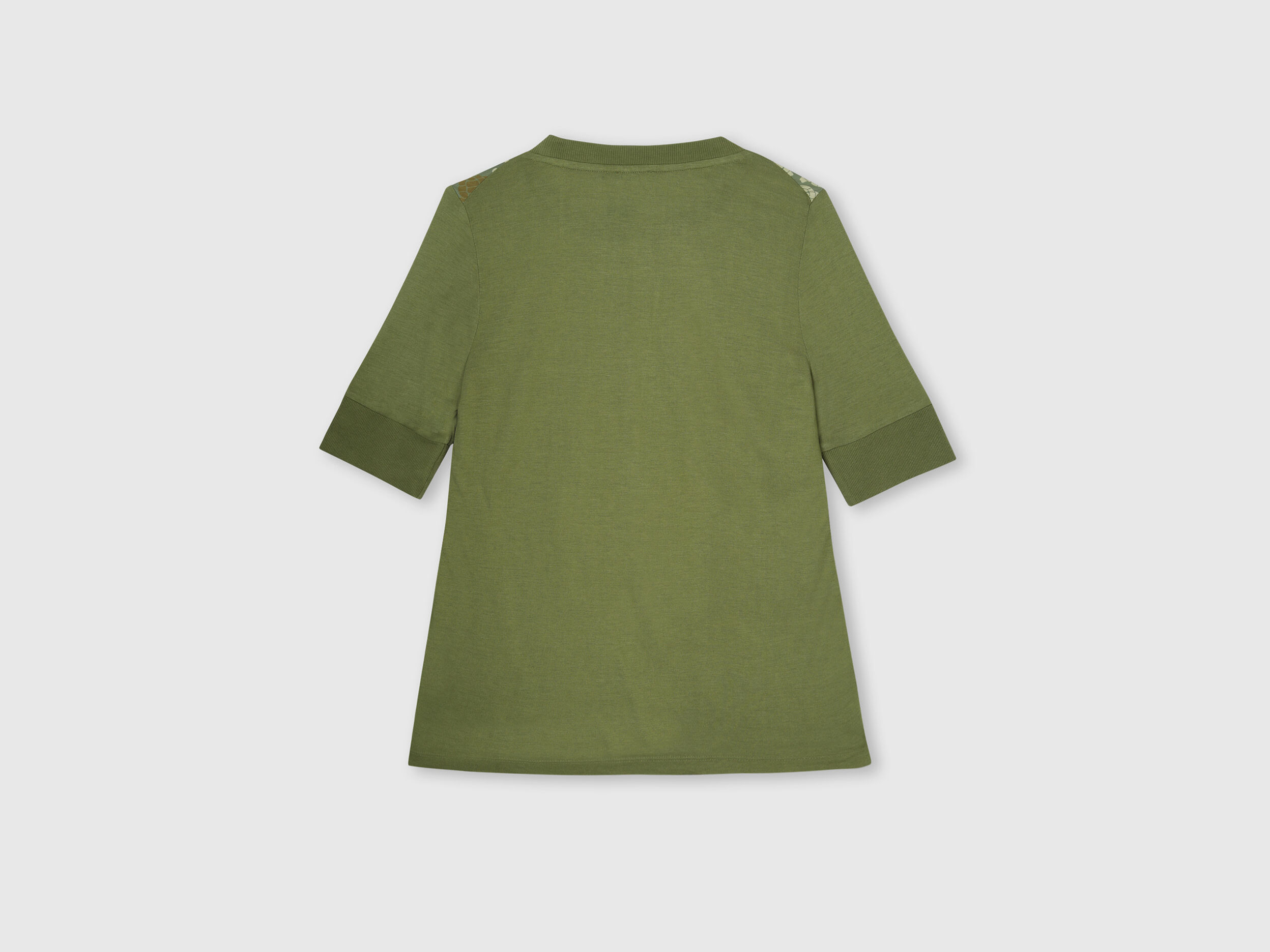 Benetton_21PI_21P3SH6E220AG_90