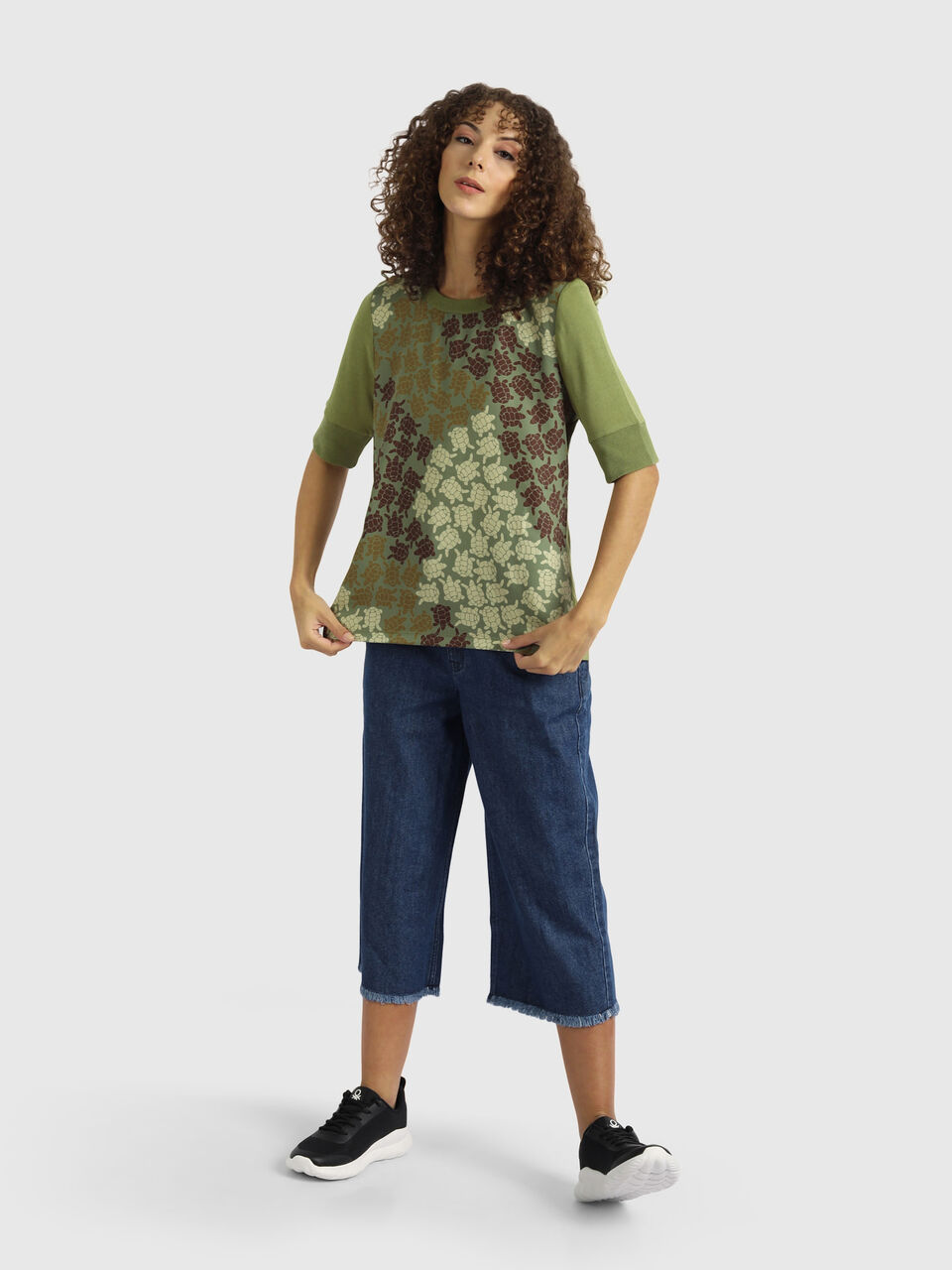 Short Sleeve Knit Woven Top Wt Turtle  Print image number null