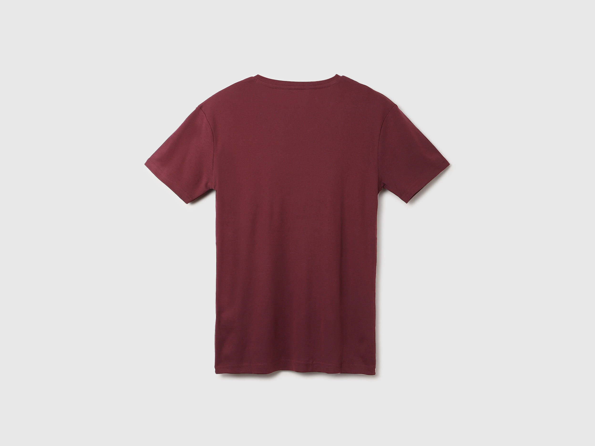 Plain maroon t shirt v neck online