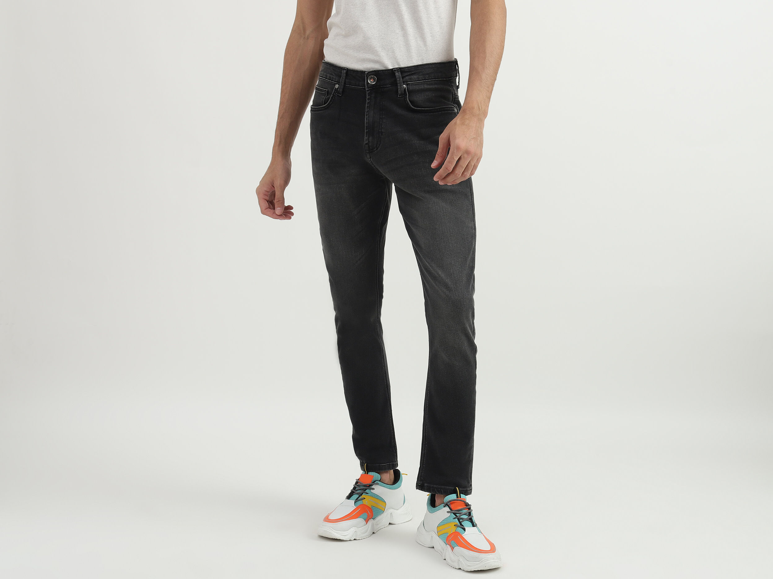 Men Solid Carrot Fit Jeans Black Benetton