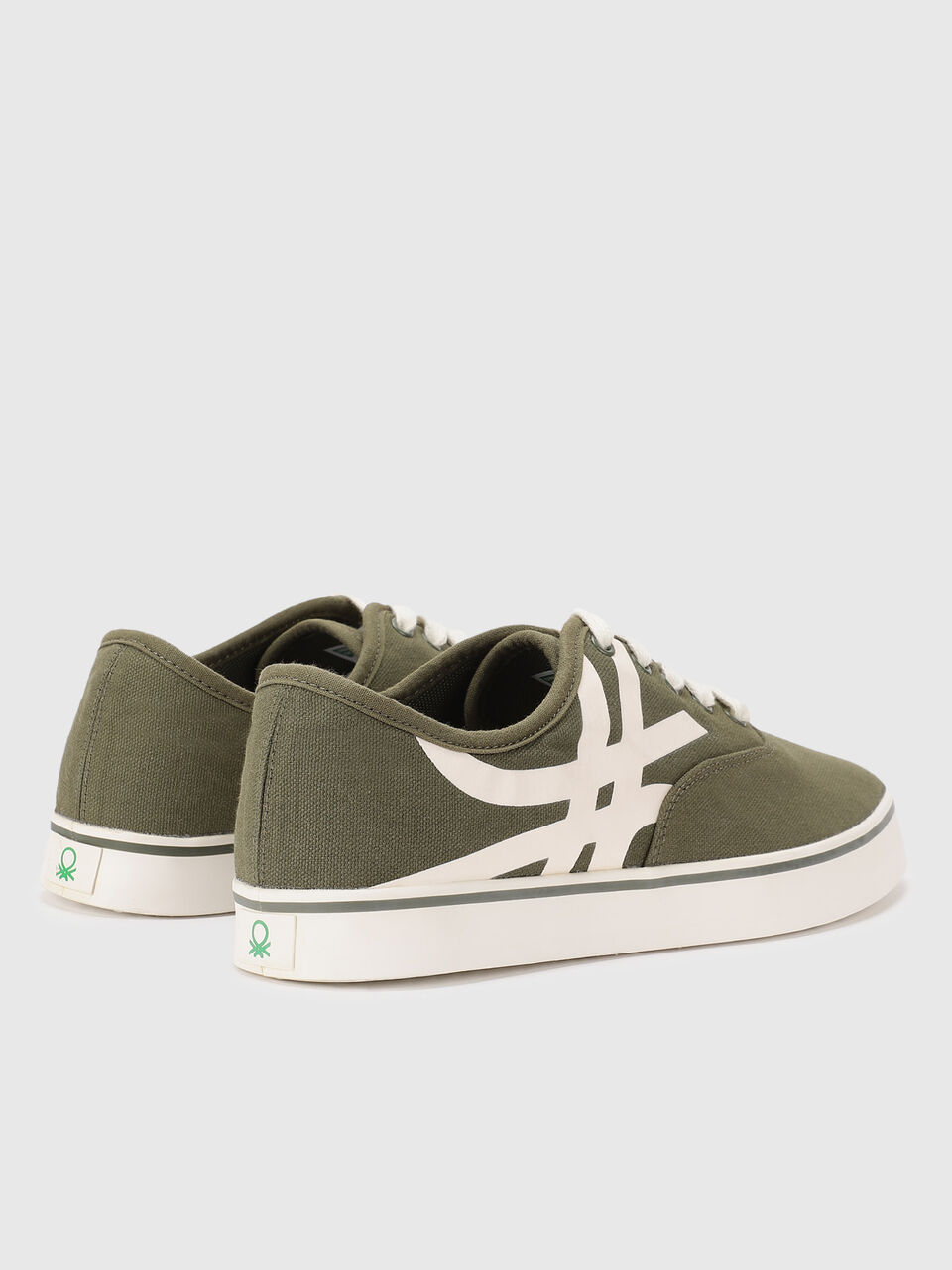 United Colors of Benetton Men Textured Sneakers image number null