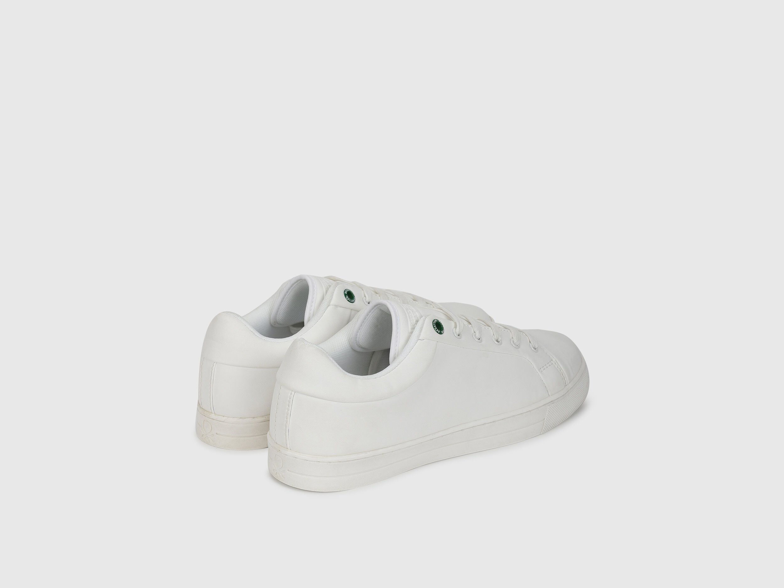 White benetton shoes store