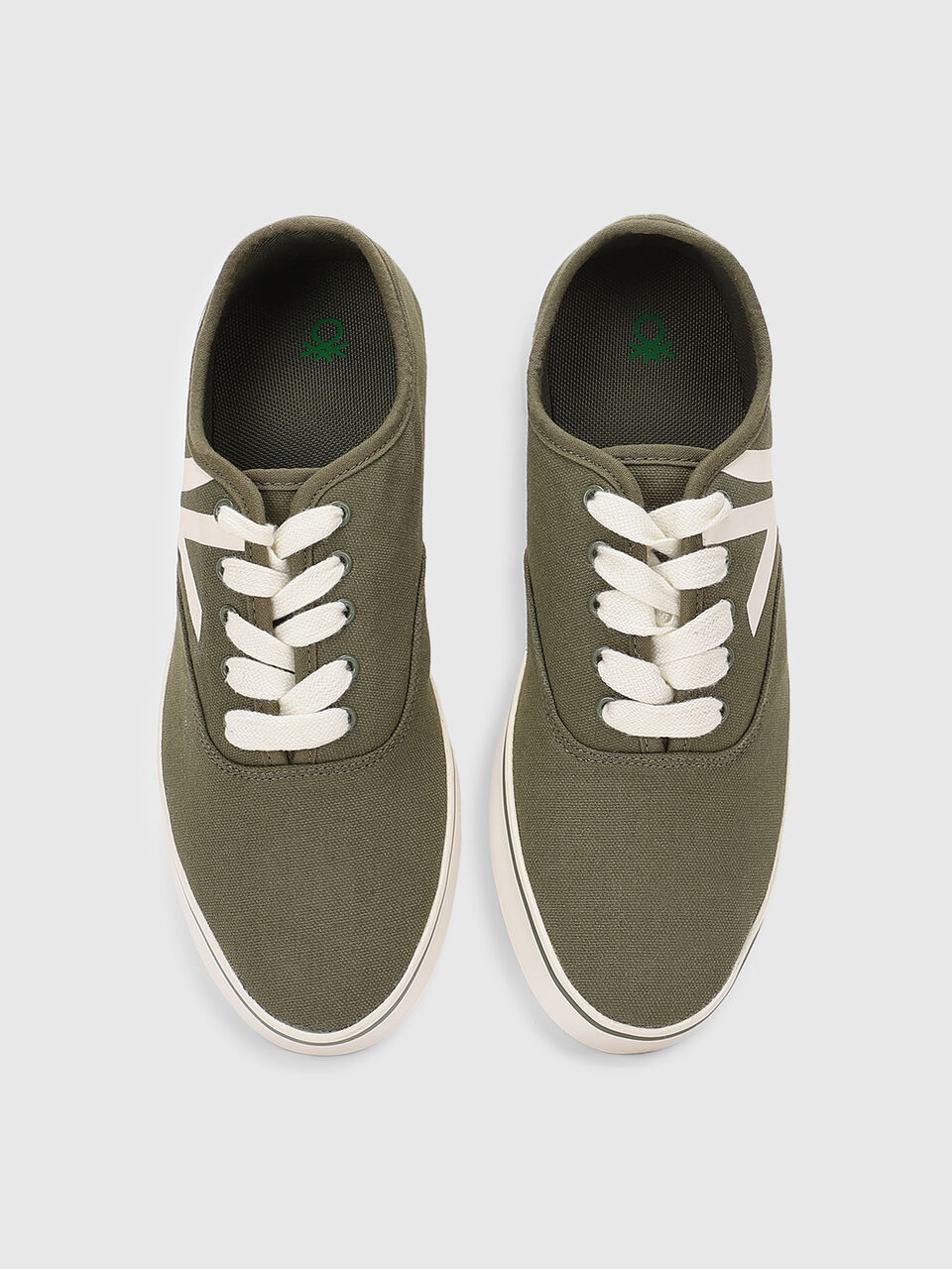 United Colors of Benetton Men Textured Sneakers image number null