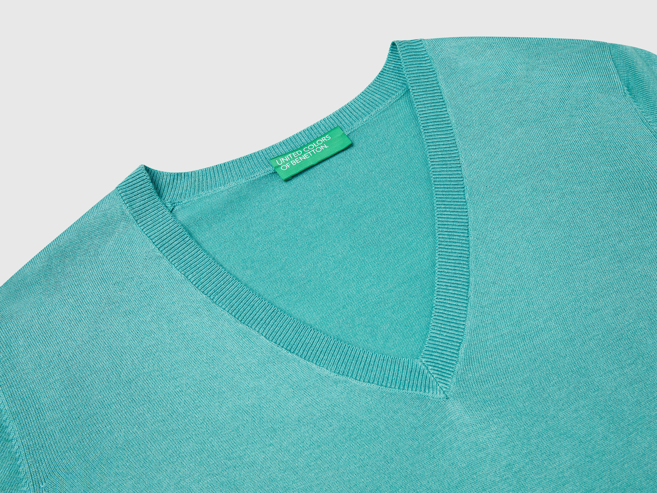 V-neck sweater in silk blend - Aqua | Benetton