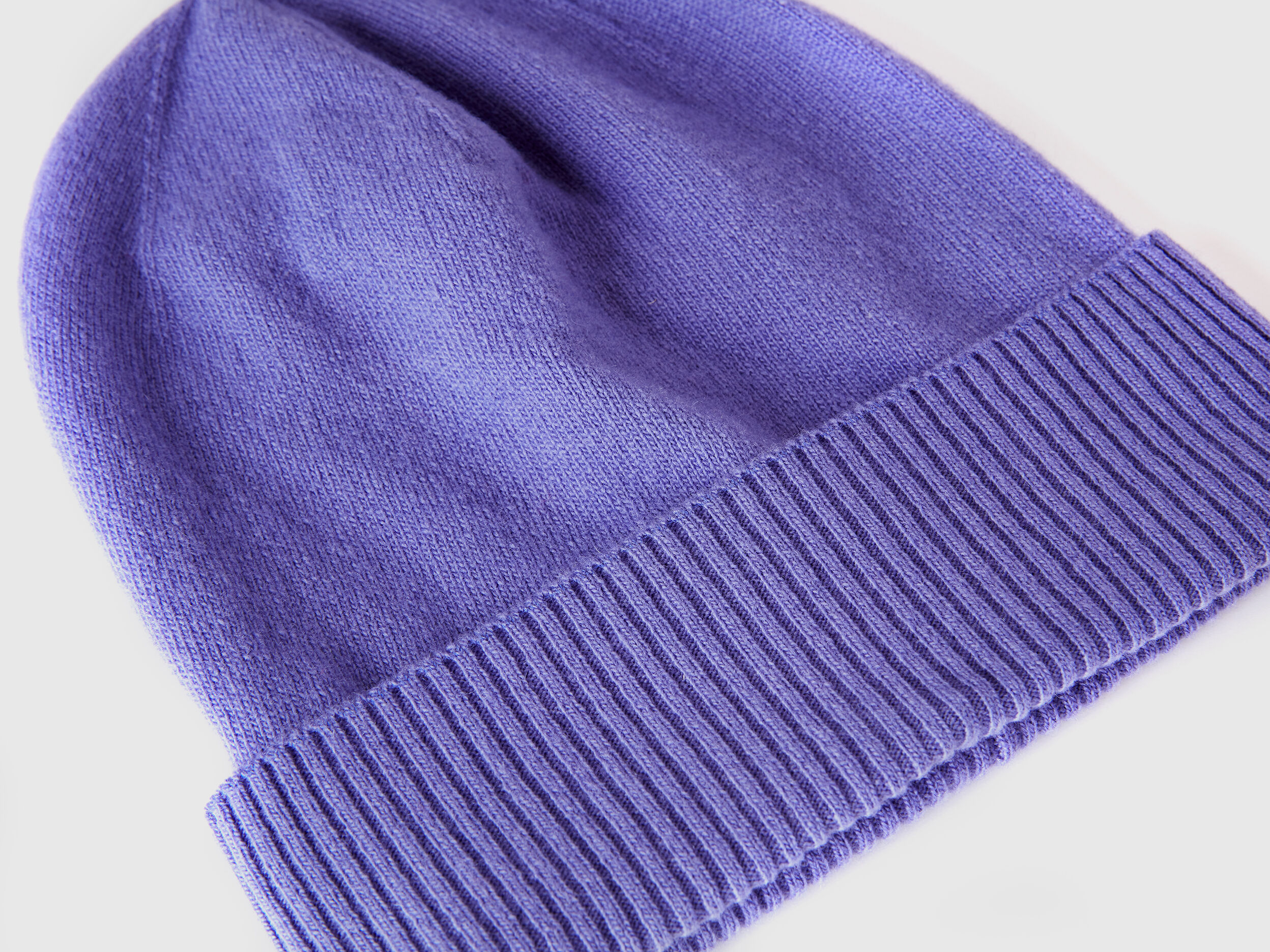 Hat in pure Merino wool - Purple | Benetton