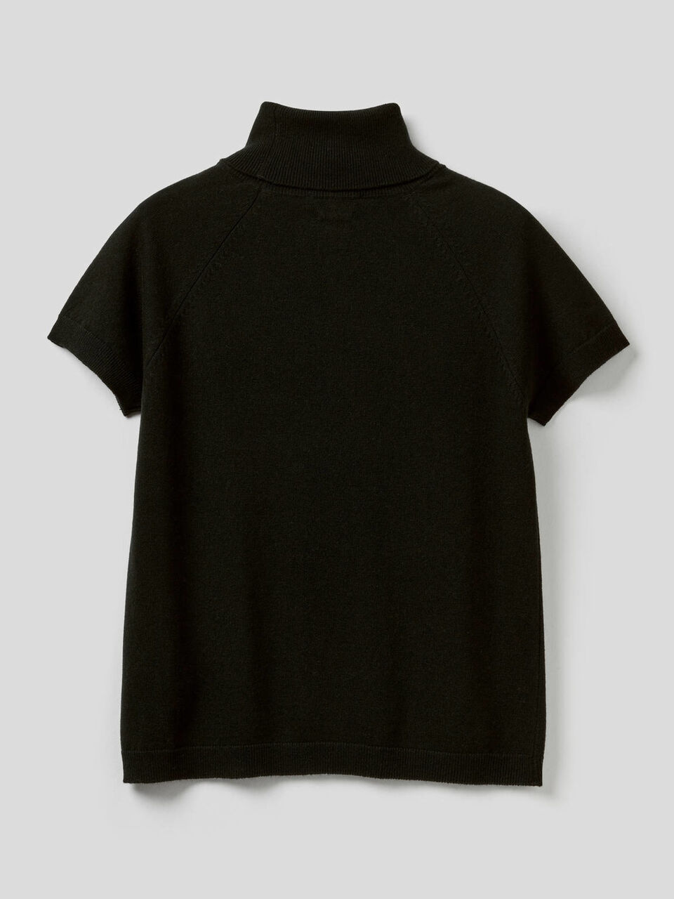 Short sleeve turtleneck in cashmere and wool blend image number 2