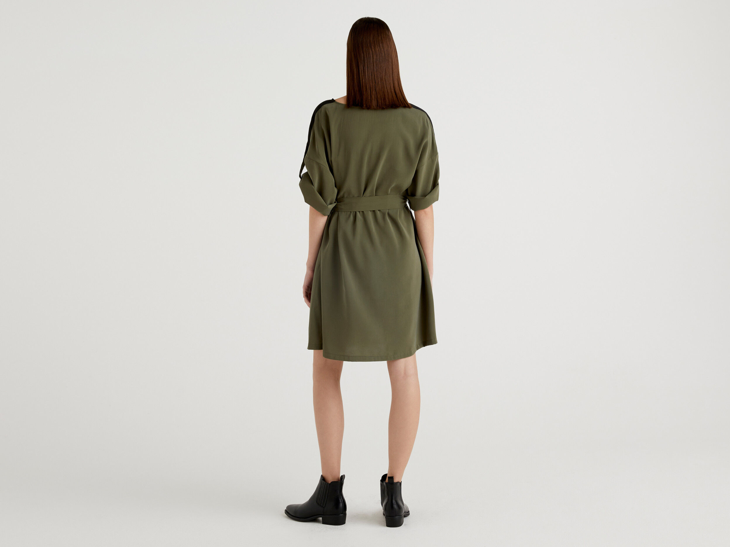 Short dress with belt hot sale