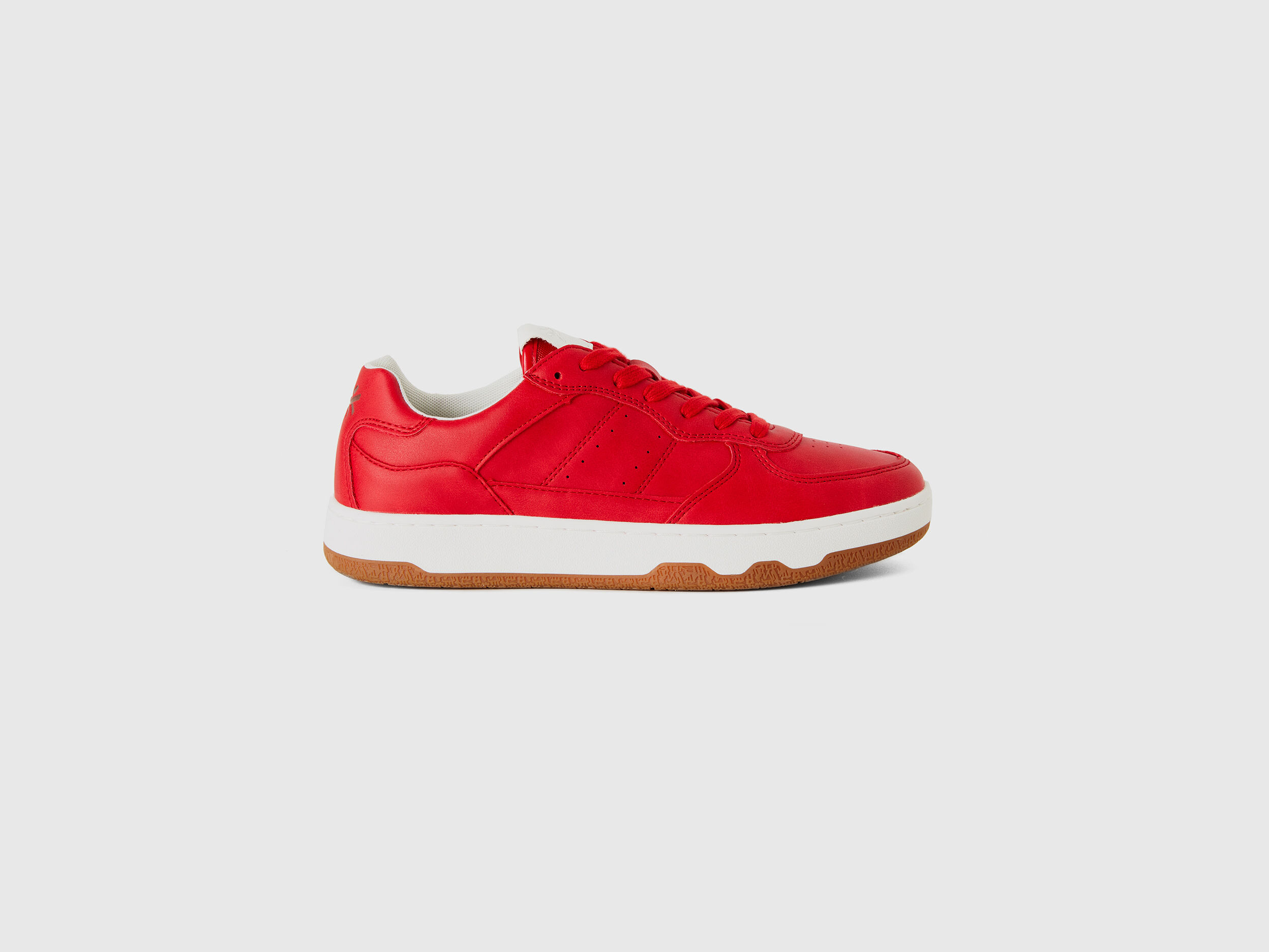 Benetton sales red sneakers