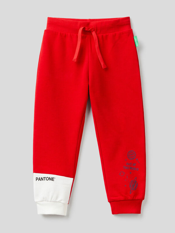 Pantalón rojo de felpa BenettonxPantone™ Niño
